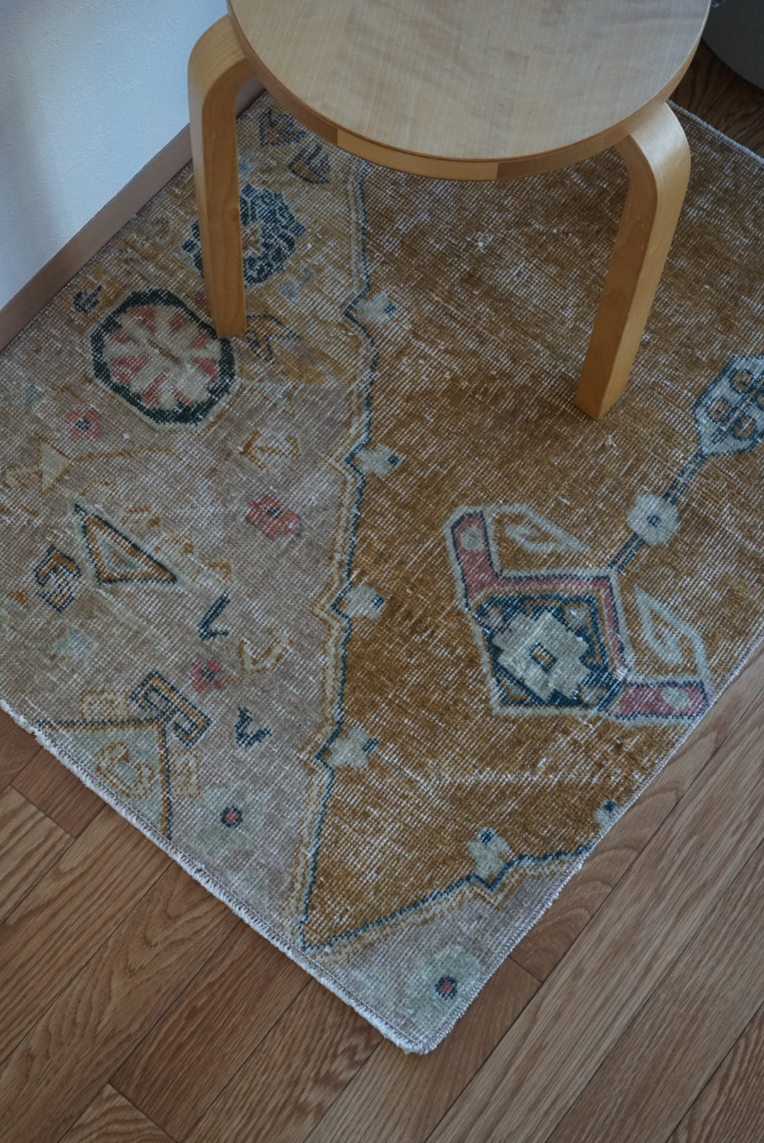 Türkiye Old Oushak Beige , Brass 1970年代 85 × 70 cm No.TR25479 / 国内送料無料