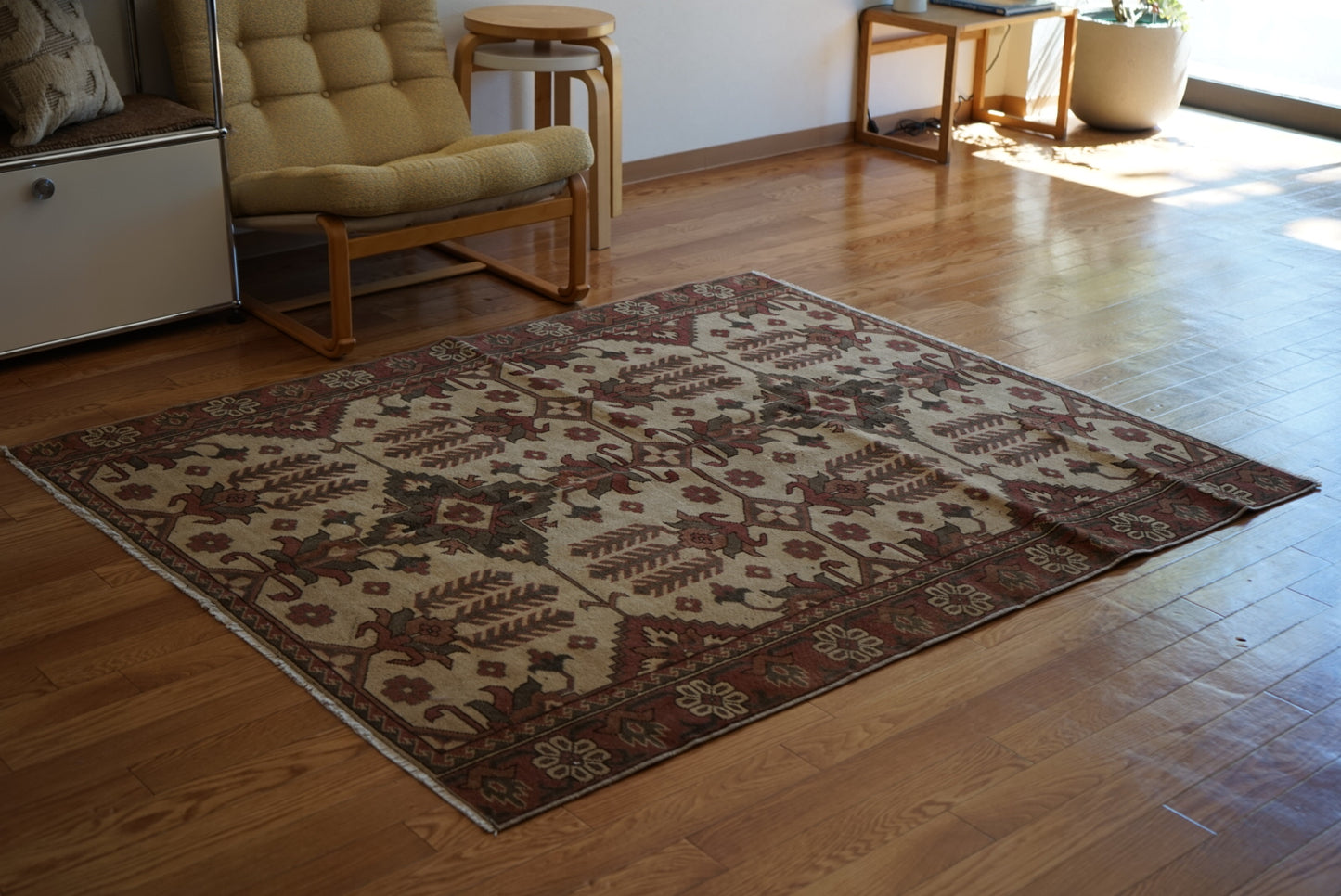 店頭販売 Türkiye Old Oushak Beige , Brown , Green 1970年代 164.5 × 143.5 cm No.TR25429