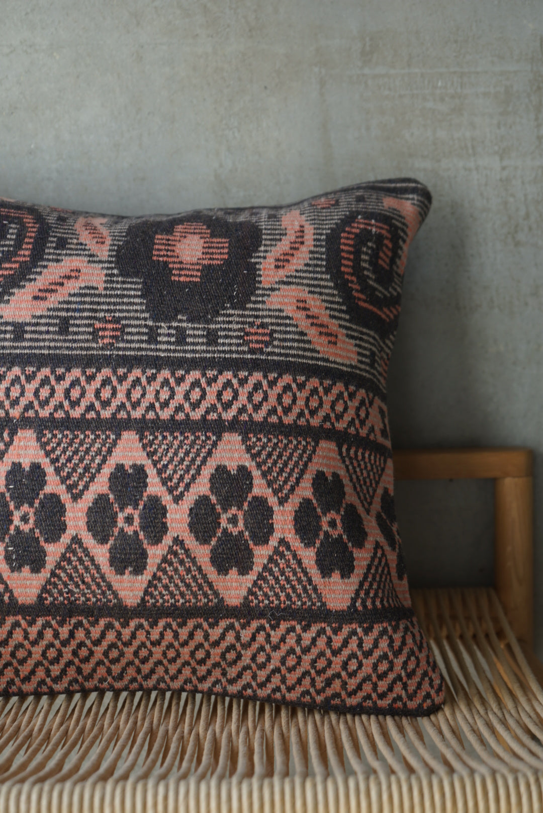 Türkiye Old Kilim Cushion Cover Pink 40 × 40 cm No.TR25326