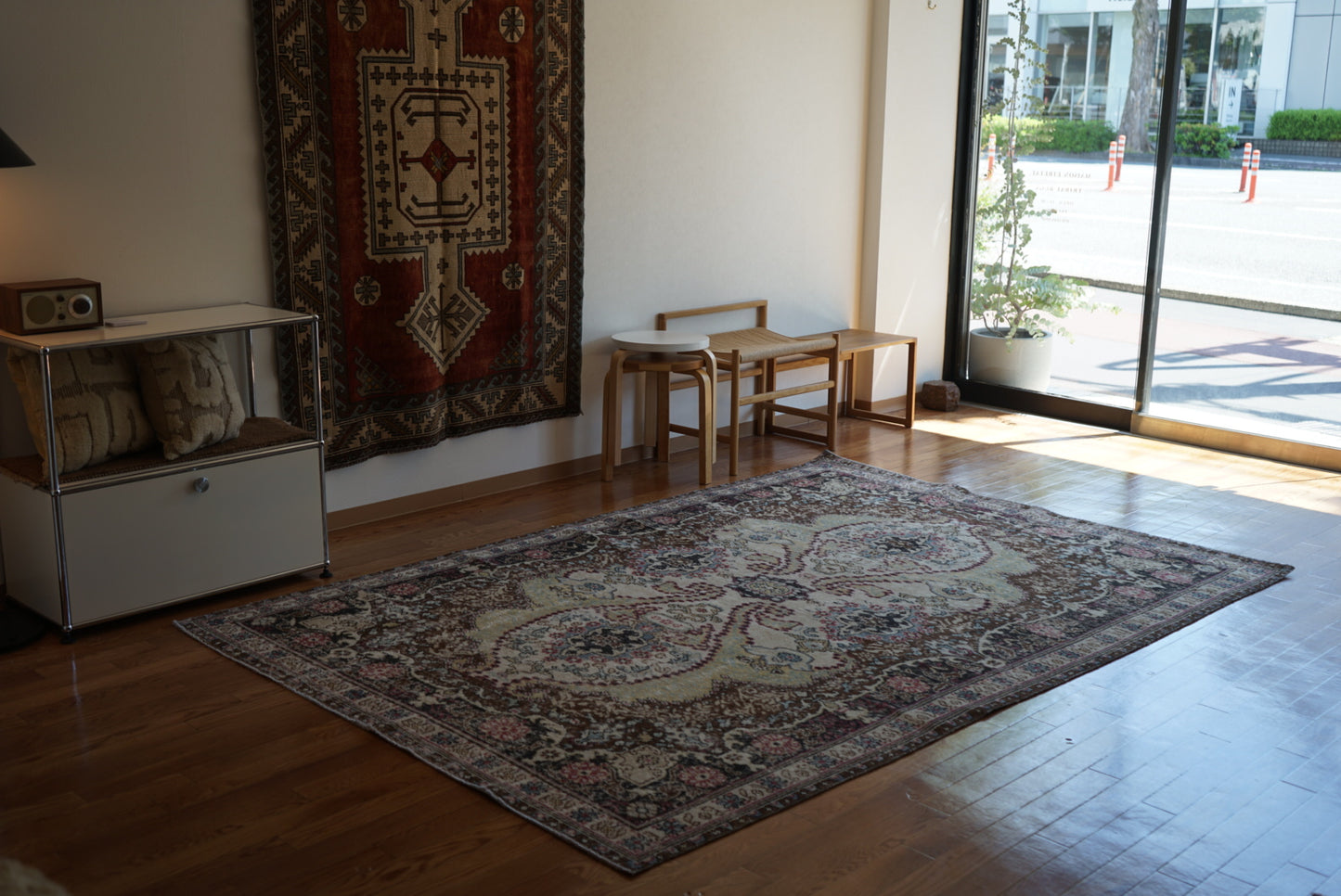 Türkiye Old Oushak Flower Medallion Black Butterfly 1970年代 263 × 176 cm No.TR25402