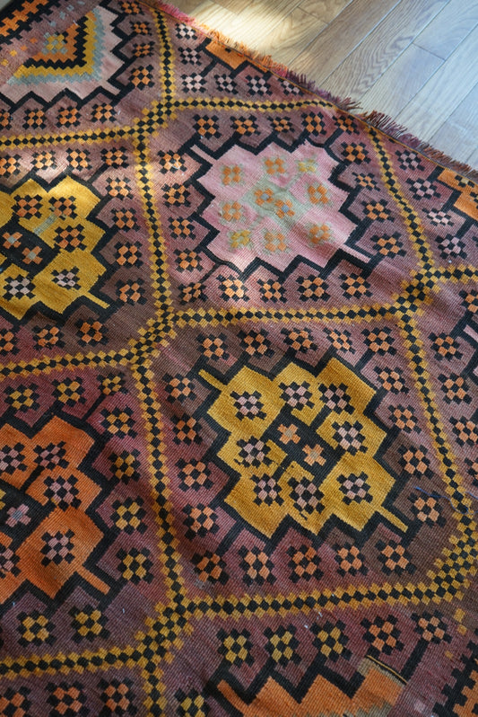 Türkiye Old Kilim Kars Tribal Design Purple 1970年代 180.5 × 135 cm No.TR25548 / 国内送料無料・羊毛手織りキリム