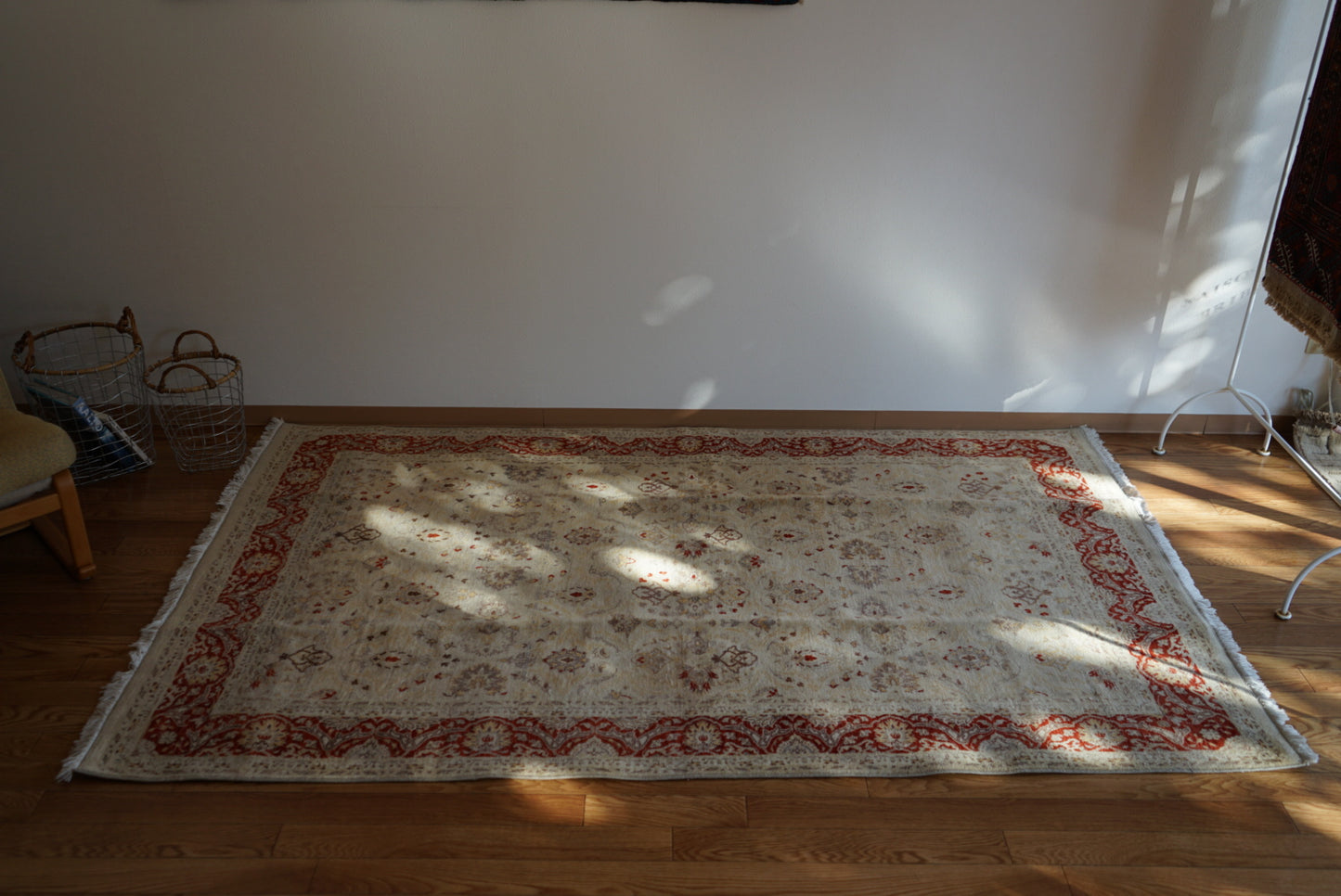 Türkiye Old Anatoria Beige , Red 1960年代 222 × 136 cm No.TR25551 / 国内送料無料・羊毛手織り絨毯
