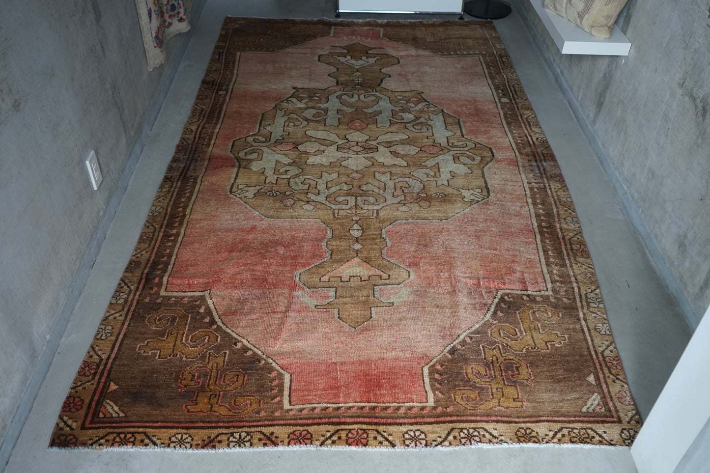 TURKEY OLD OUSHAK SALMON PINK 1970年代 286 × 162 cm No.TR25197