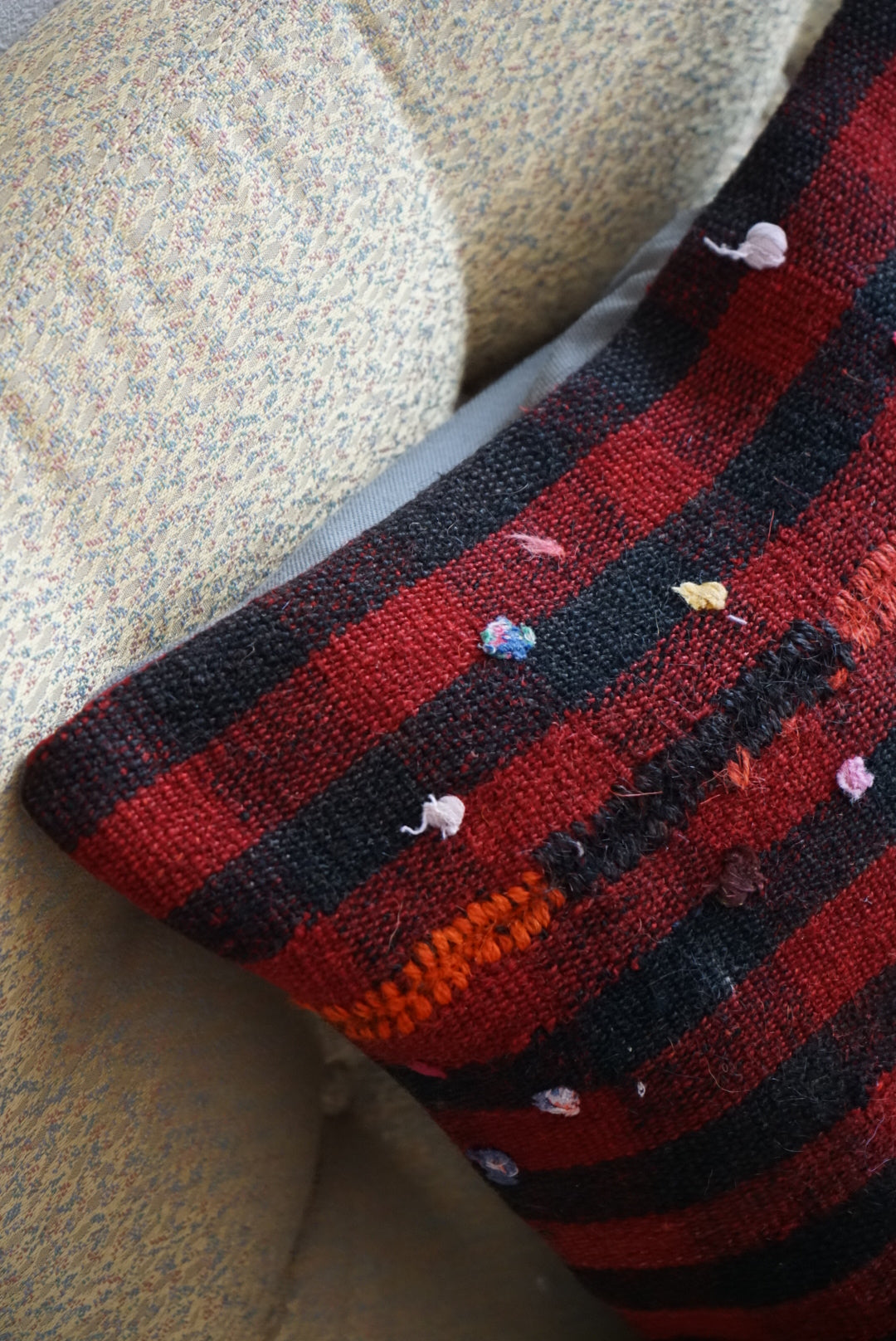 Türkiye Old Kilim Cushion Cover Stripe & Charm Design Red , Black 45 × 45 cm No.TR25532 / 送料無料・羊毛手織りキリム