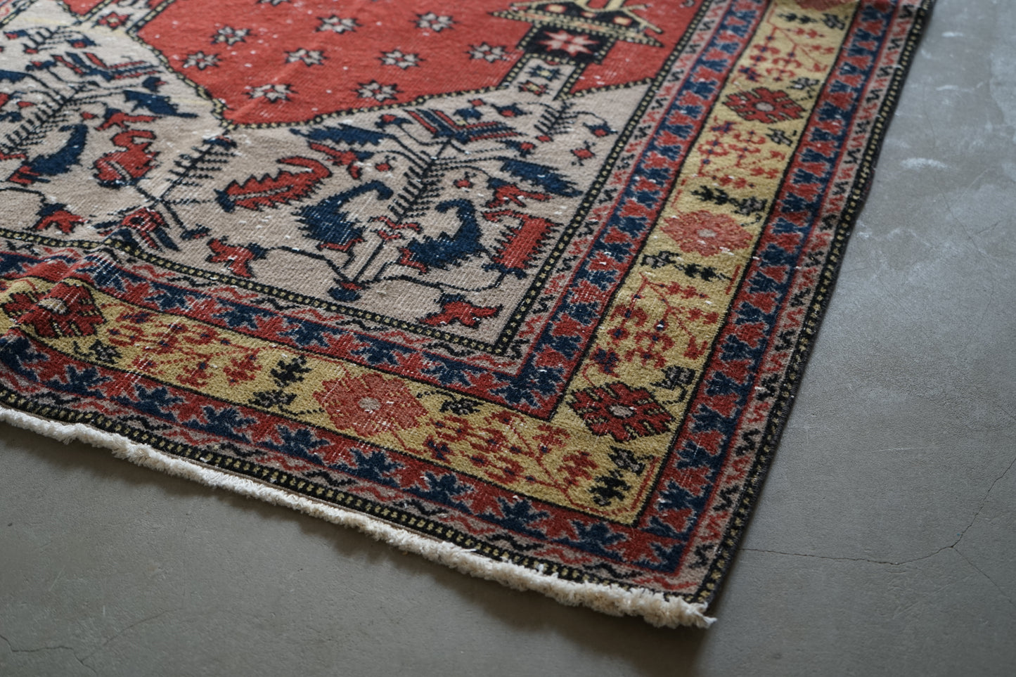 TURKEY VINTAGE ISPARTA PRAYER RUG 1950-1960年代 173 × 122 cm No.TR25174