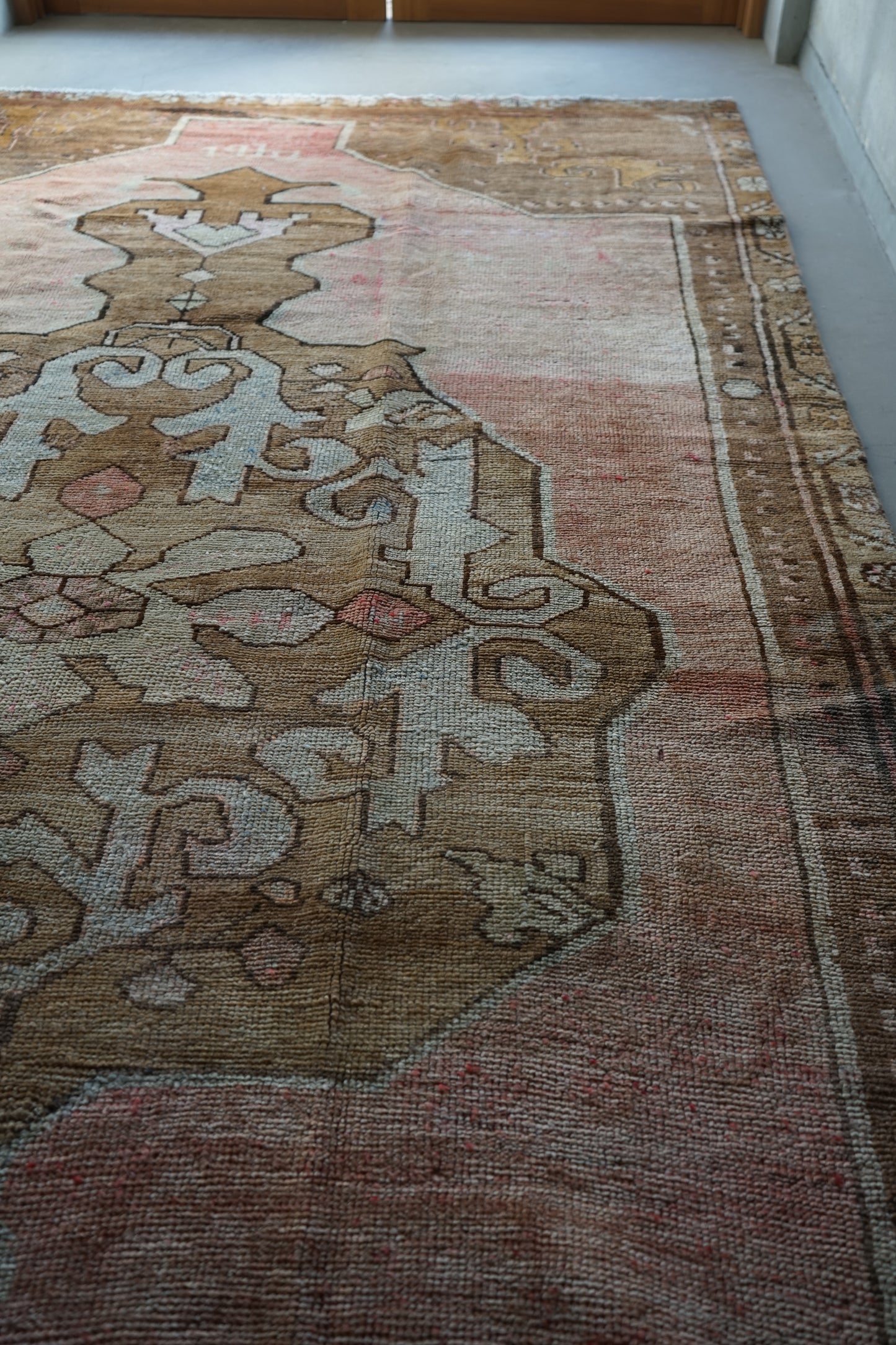 TURKEY OLD OUSHAK SALMON PINK 1970年代 286 × 162 cm No.TR25197