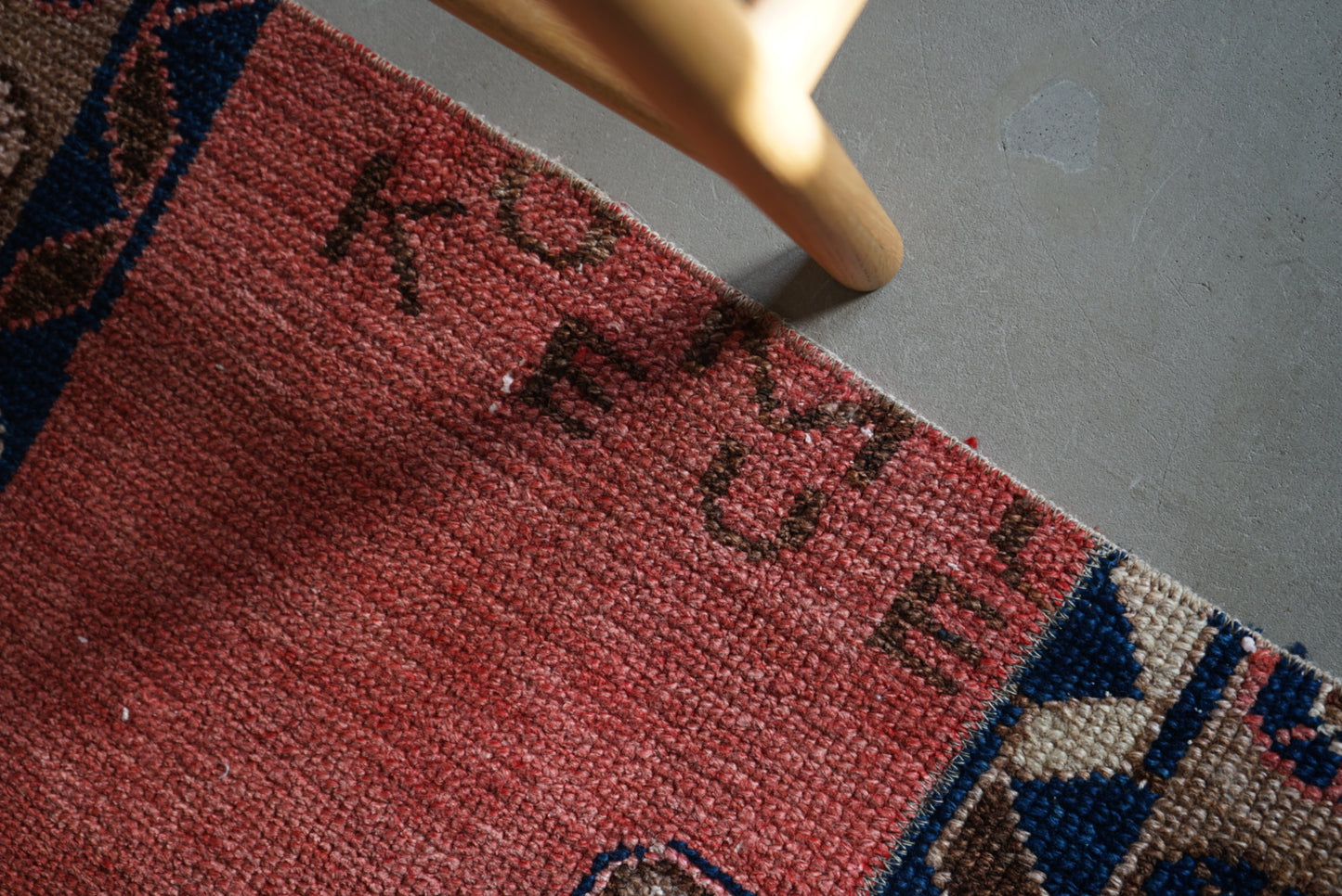 Türkiye Old Oushak Salmon Pink , Navy Runner 1970年代 133.5 × 68 cm No.TR25295