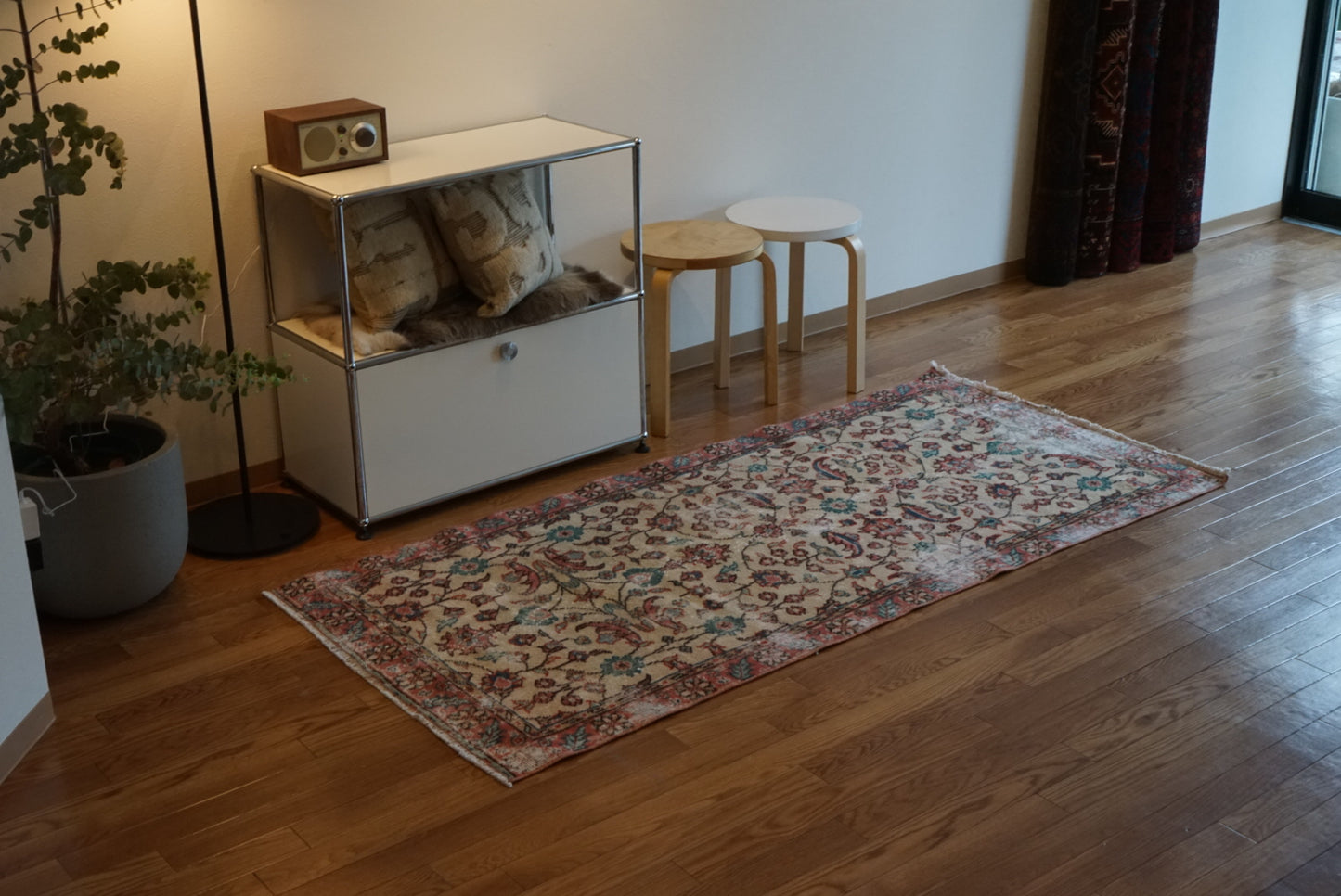 Türkiye Old Isparta Beige , Rose Pink , Emerald Green Floral 1970年代 194 × 92 cm No.TR25451