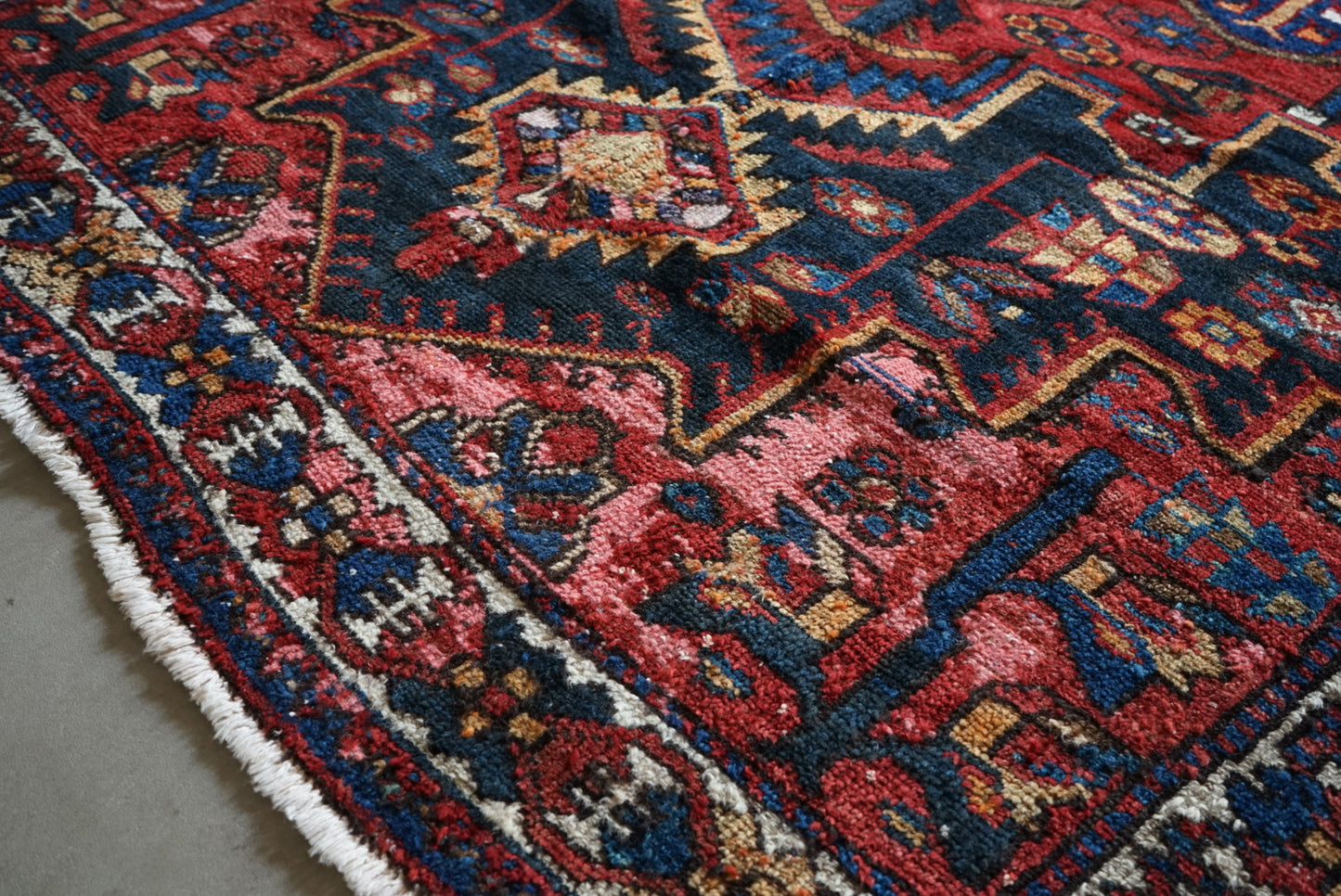 店頭販売 IRAN ANTIQUE BAKHTIARI 
1930年代 203 × 151 cm