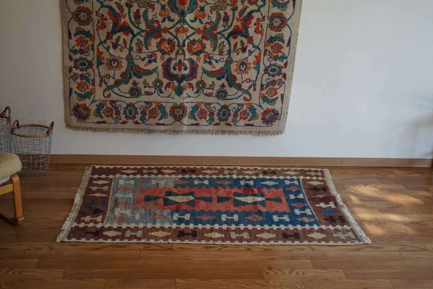 Türkiye Old Kilim Anatoria Tribal Design Blue , Brown , Red 1980年代 145 × 92.5 cm No.TR25549 / 国内送料無料・羊毛手織りキリム