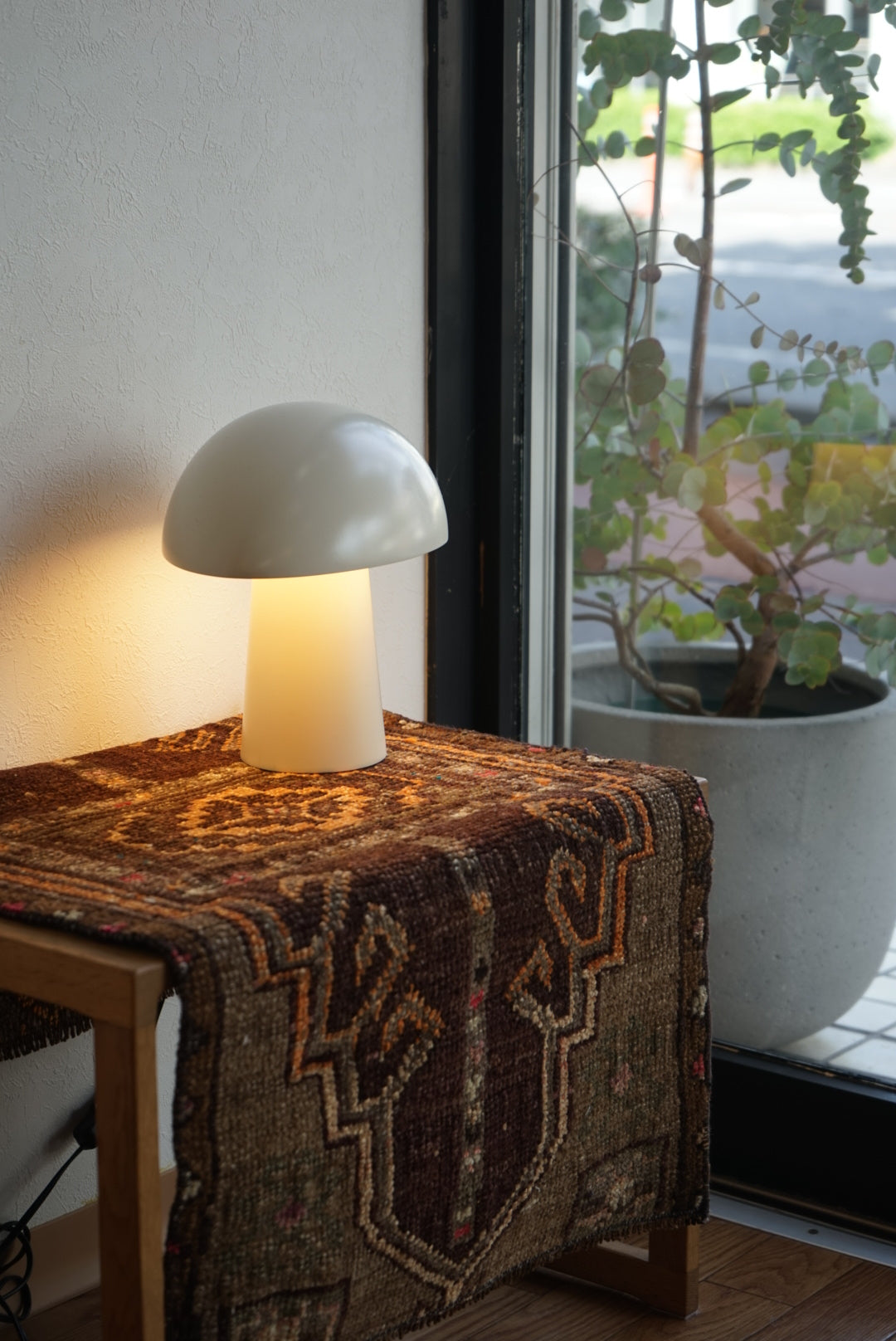 Türkiye Old Oushak Brown , Orange Medallion 1970年代 80.5 × 50 cm No.TR25415