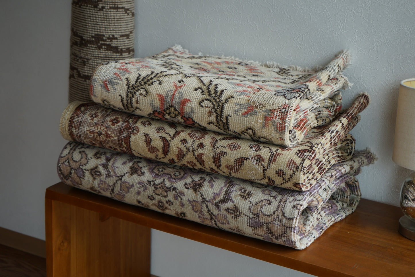 Türkiye Old Isparta Cream , Scarlet Color Flower 1970年代 194 × 95 cm No.TR25520 / 国内送料無料・羊毛手織り絨毯