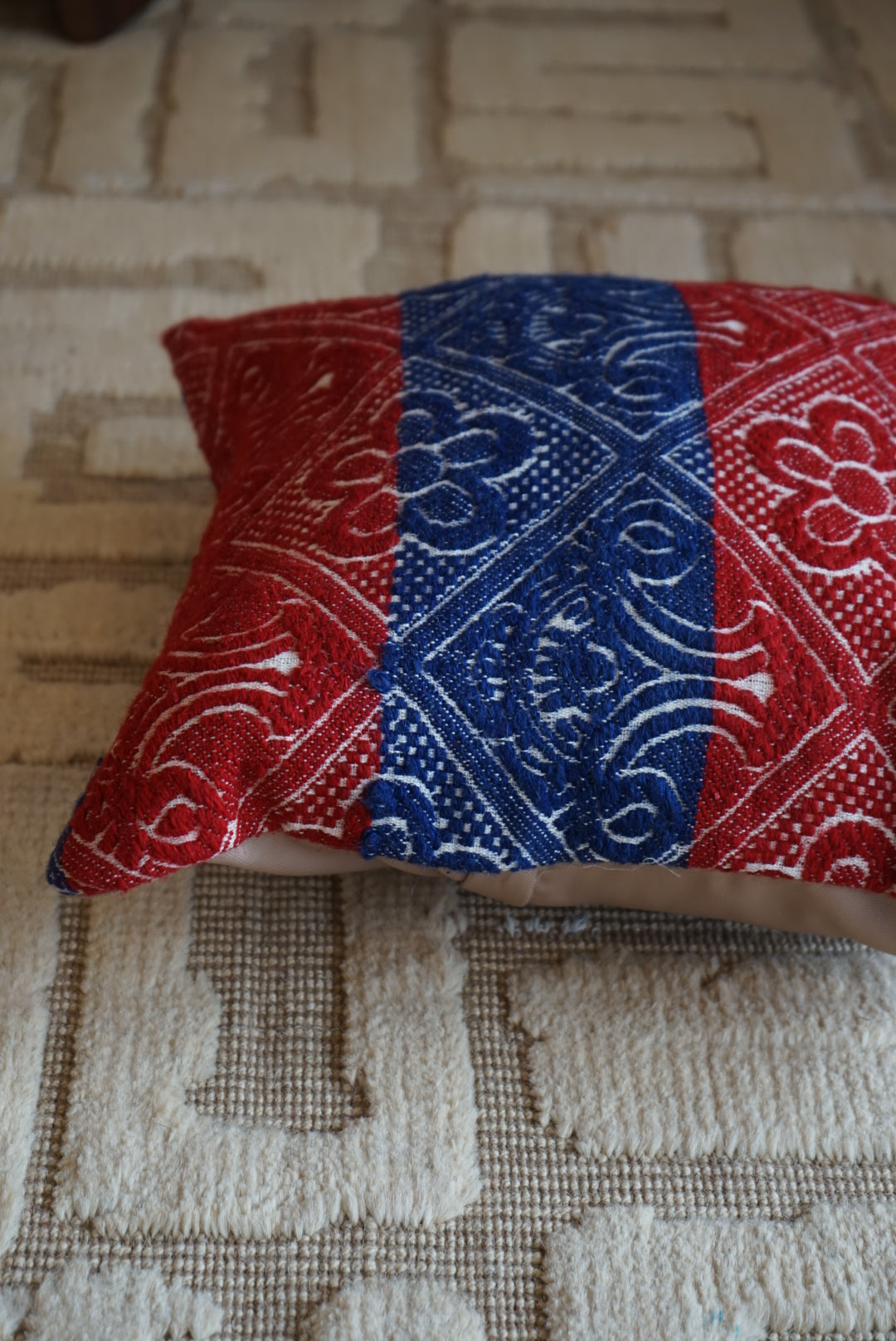 Türkiye Old Kilim Cushion Cover Bicolor Red , Blue Flower 40 × 40 cm No.TR25360