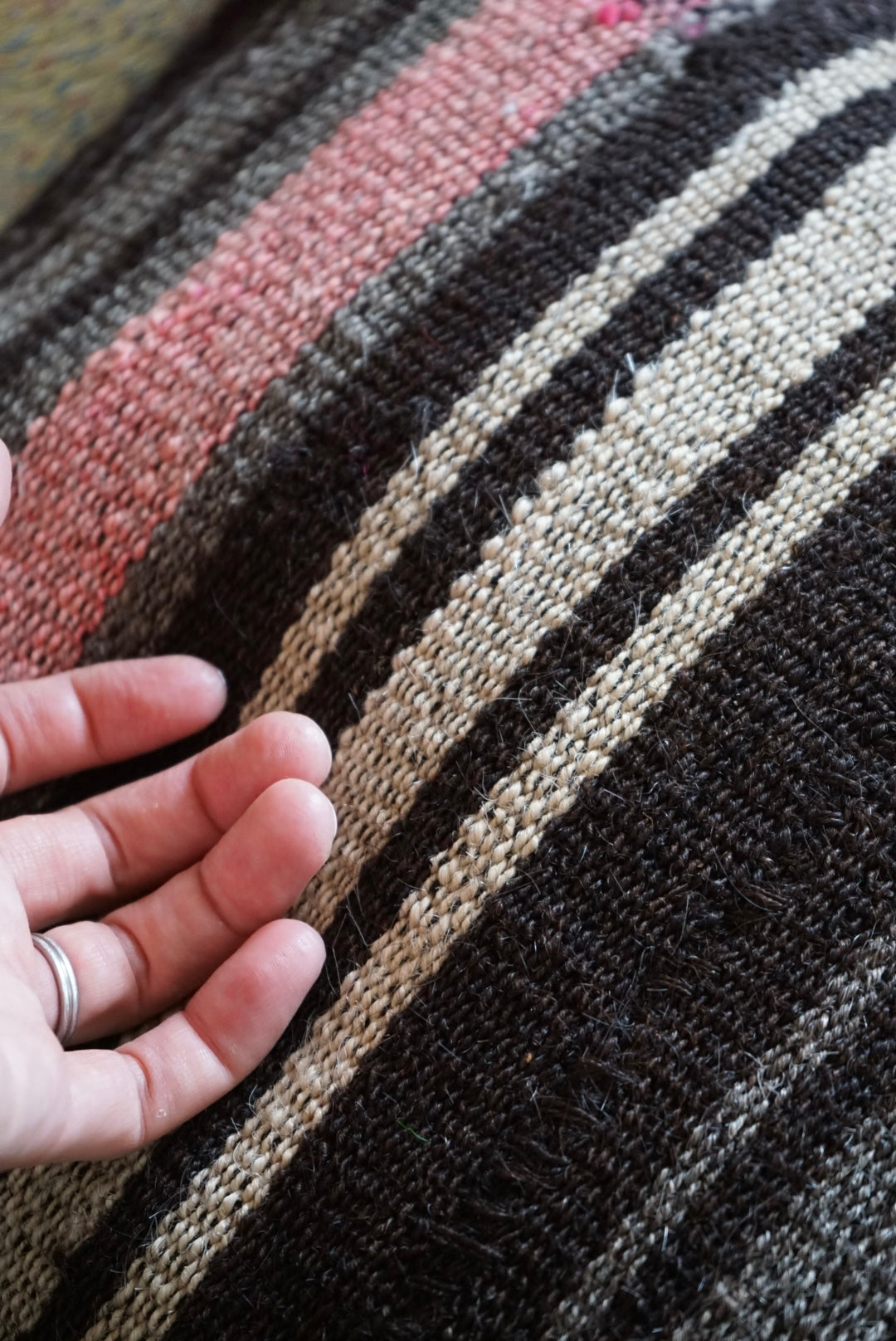 Türkiye Old Kilim Cushion Cover Pink , Black , Glay Mix Color Border Design 50 × 50 cm No.TR25526 / 国内送料無料・羊毛手織りキリム