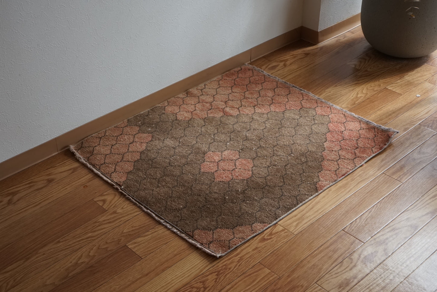 Türkiye Old Oushak Pink , Glay Diamond Hexagon 1970年代 84 × 73 cm No.TR25497 / 国内送料無料