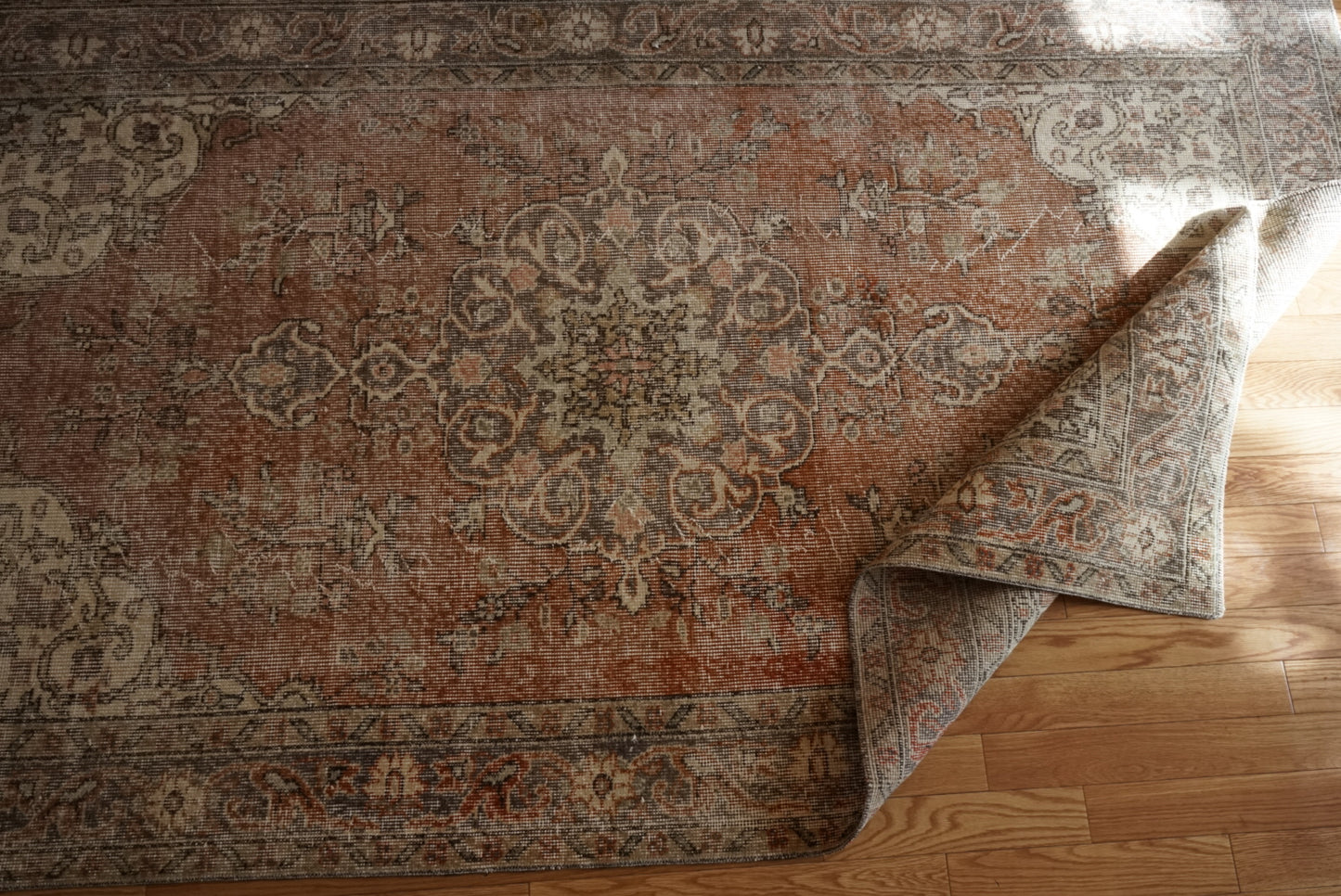 Türkiye Old Isparta Medallion Orange , Glay 1960年代 244 × 138.5 cm No.TR25478 / 国内送料無料・羊毛手織り絨毯
