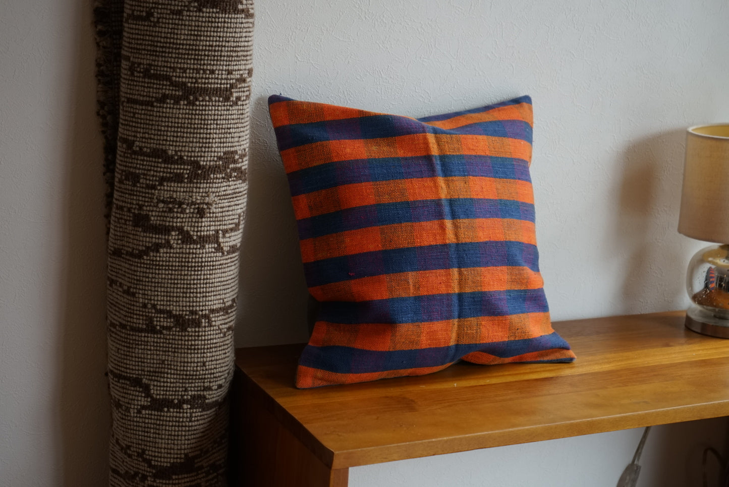 Türkiye Old Kilim Cushion Cover Orange , Blue Checker Design 45 × 45 cm No.TR25531 / 国内送料無料・羊毛手織りキリム