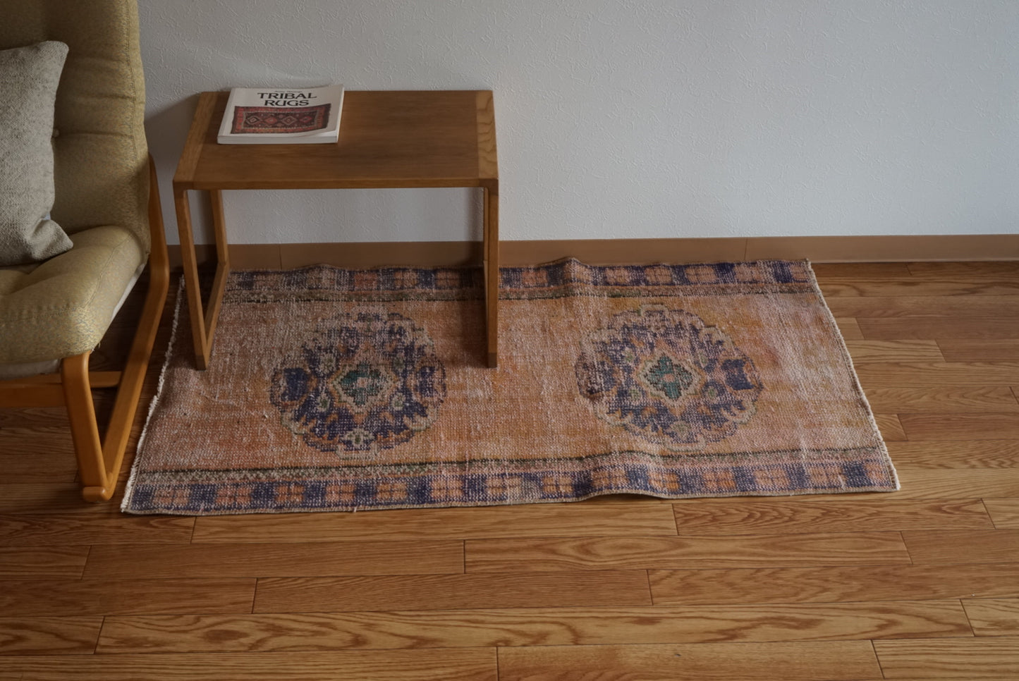 Türkiye Old Oushak Pink , Navy 1970年代 120.5 × 72 cm No.TR25498 / 国内送料無料