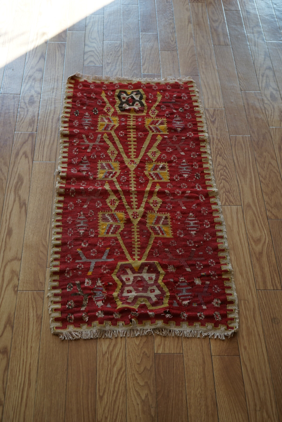 店頭販売 Tribal rug Türkiye Old Anatoria Kilim Tapestry Red , Yellow " Tree of life " 1960年代 111 × 53 cm No.TR25565 / 国内送料無料・羊毛手織りキリム