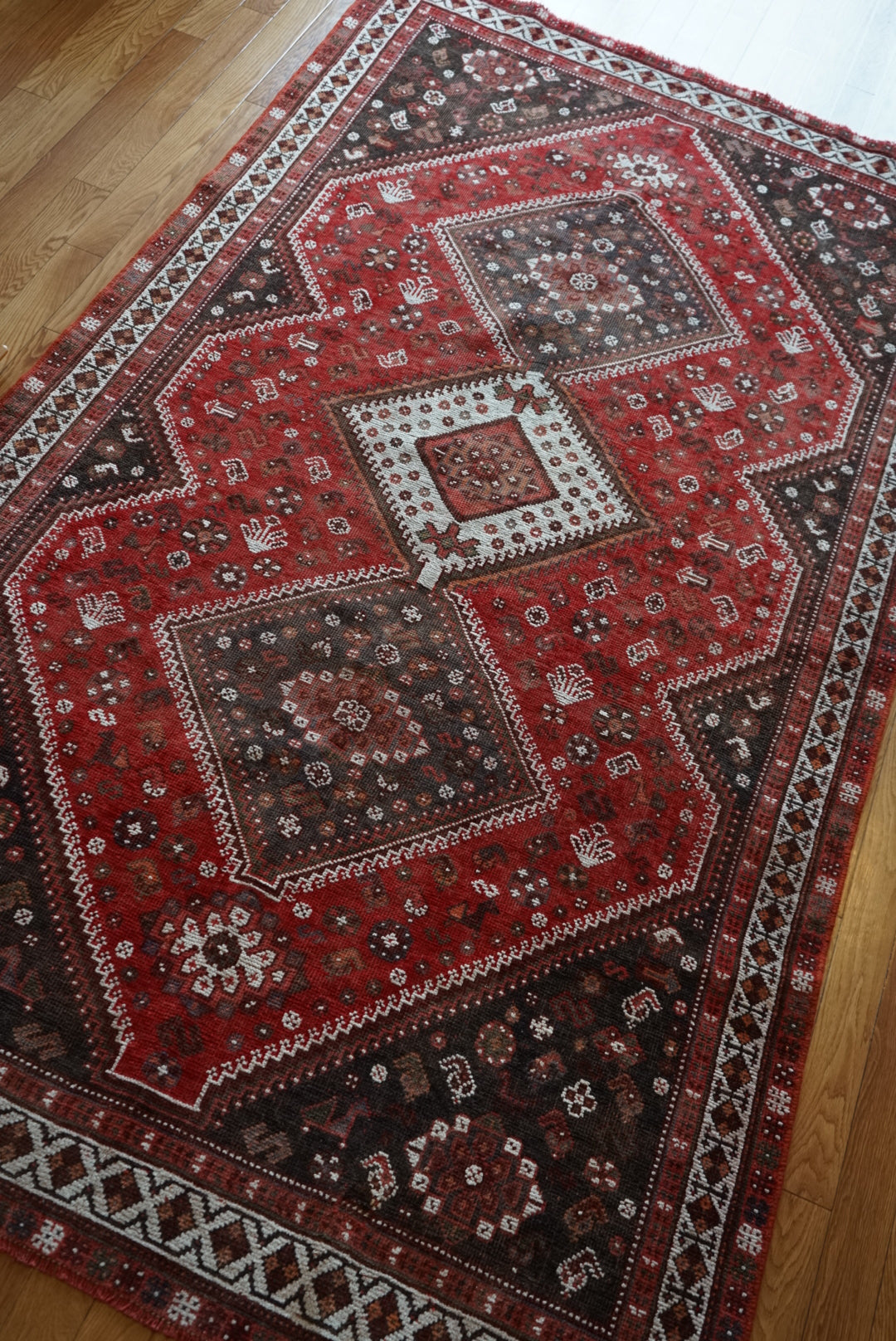 店頭販売 Türkiye Old Persia Design Red , Black 1960年代 263 × 145 cm No.TR25515 / 国内送料無料・羊毛手織り絨毯
