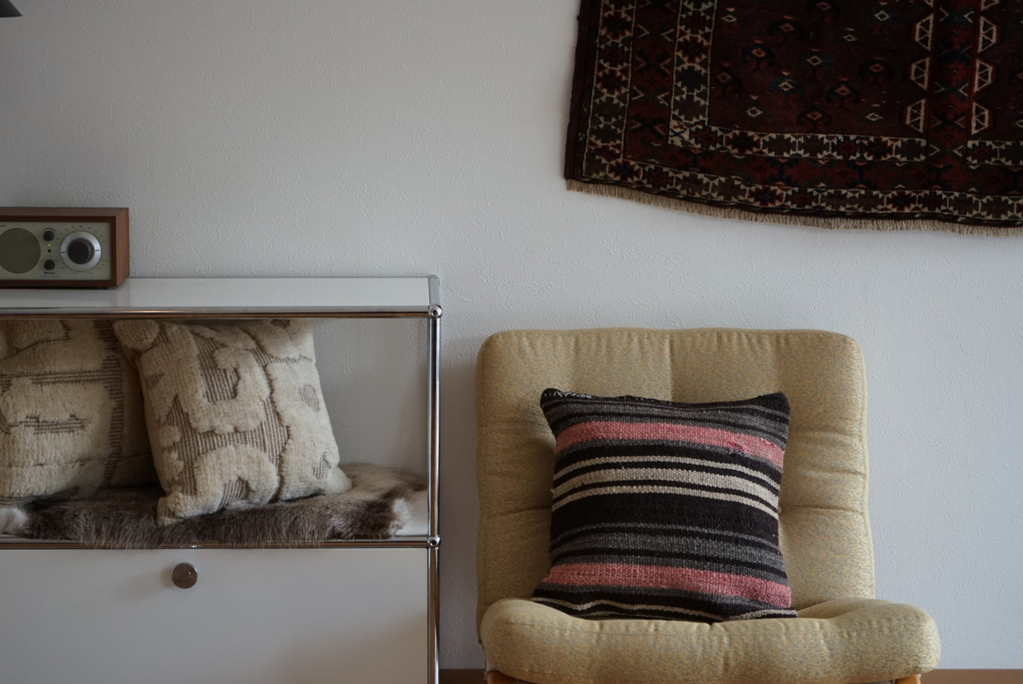 Türkiye Old Kilim Cushion Cover Pink , Black , Glay Mix Color Border Design 50 × 50 cm No.TR25526 / 国内送料無料・羊毛手織りキリム