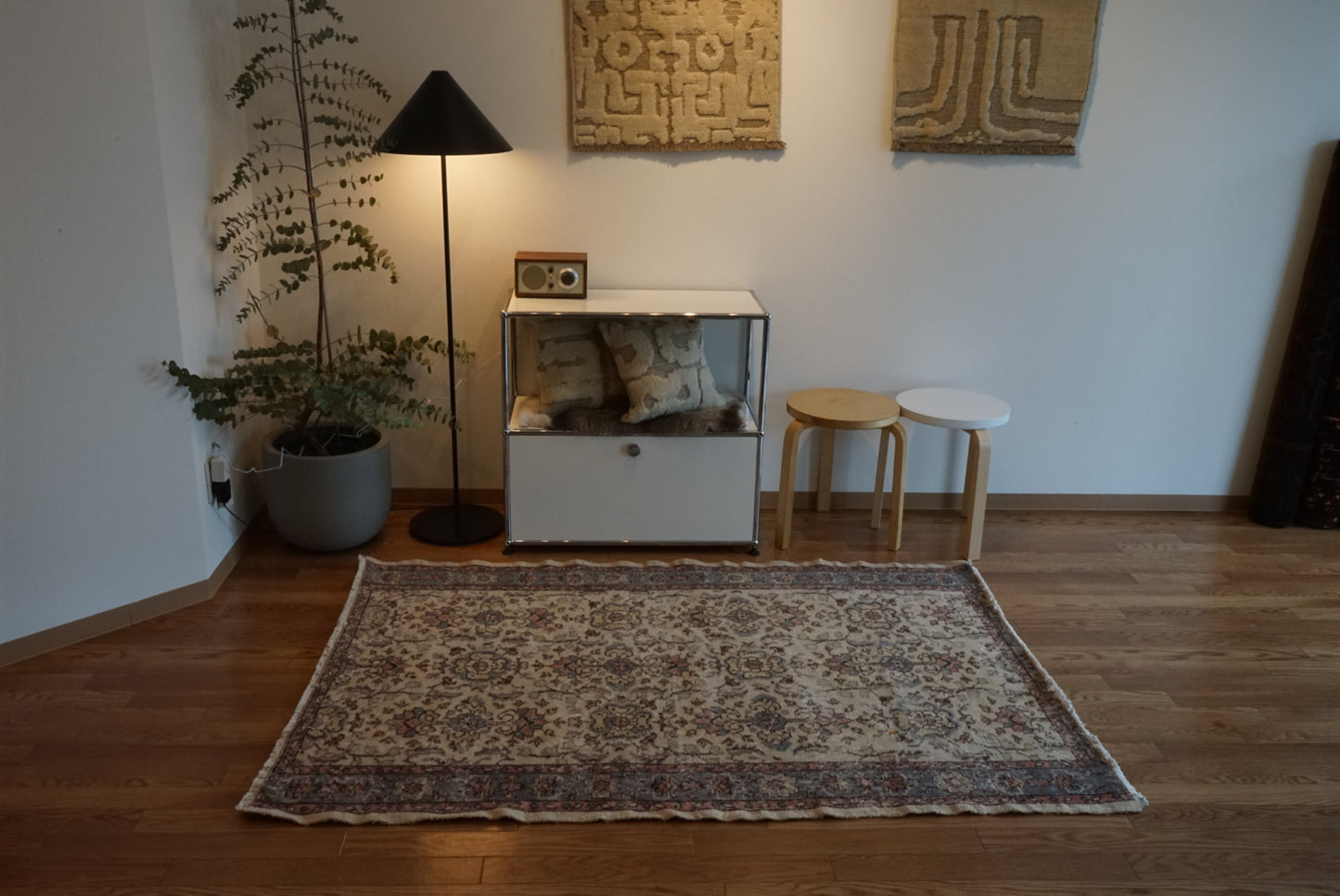 Türkiye Old Isparta Beige , Glay , Botanical 1970年代 176 × 119 cm No.TR25453