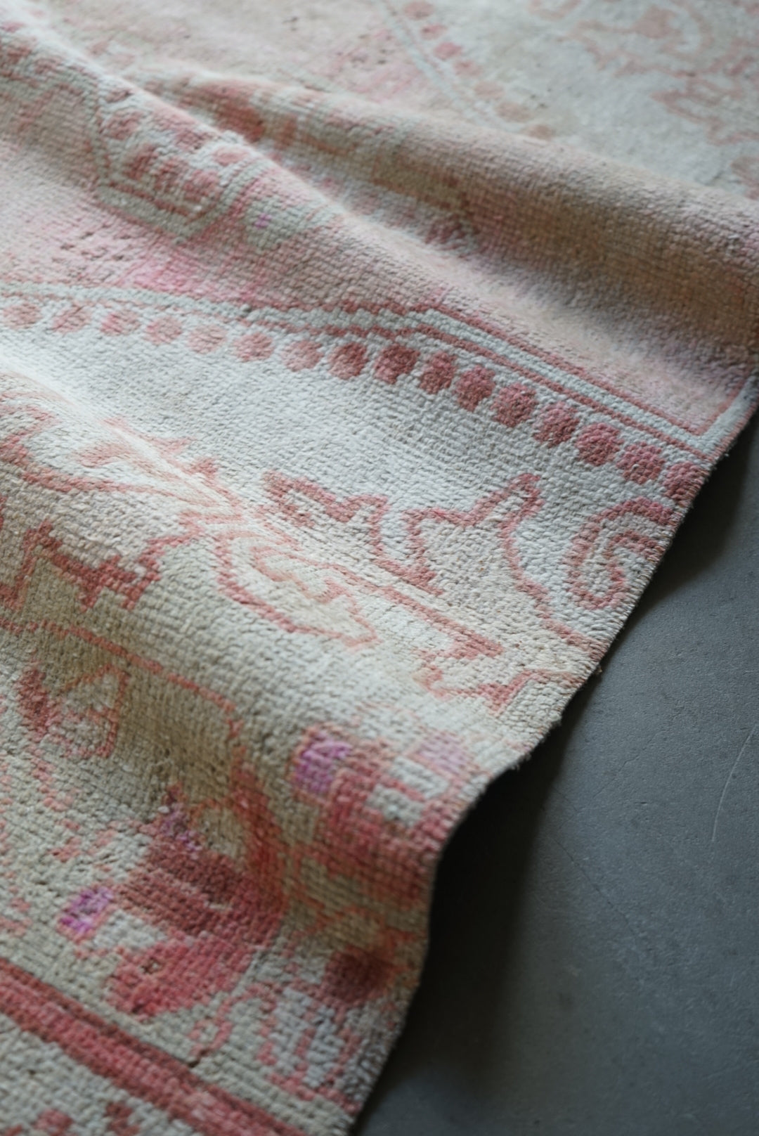 Türkiye Old Oushak Rose Pink Small size 1970年代 137 × 91 cm No.TR25244