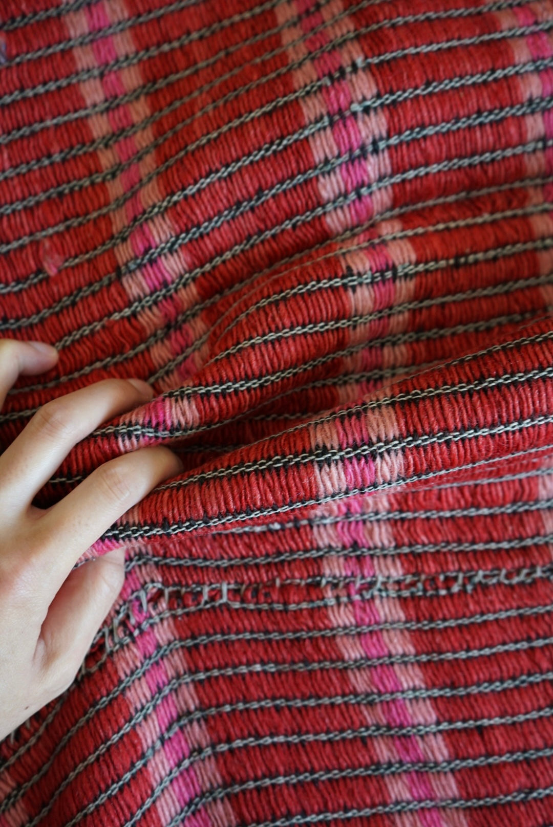 Türkiye Old Kilim Shaggy Pink , Red 1960年代 195 × 144 cm No.TR25546 / 国内送料無料・羊毛手織りキリム