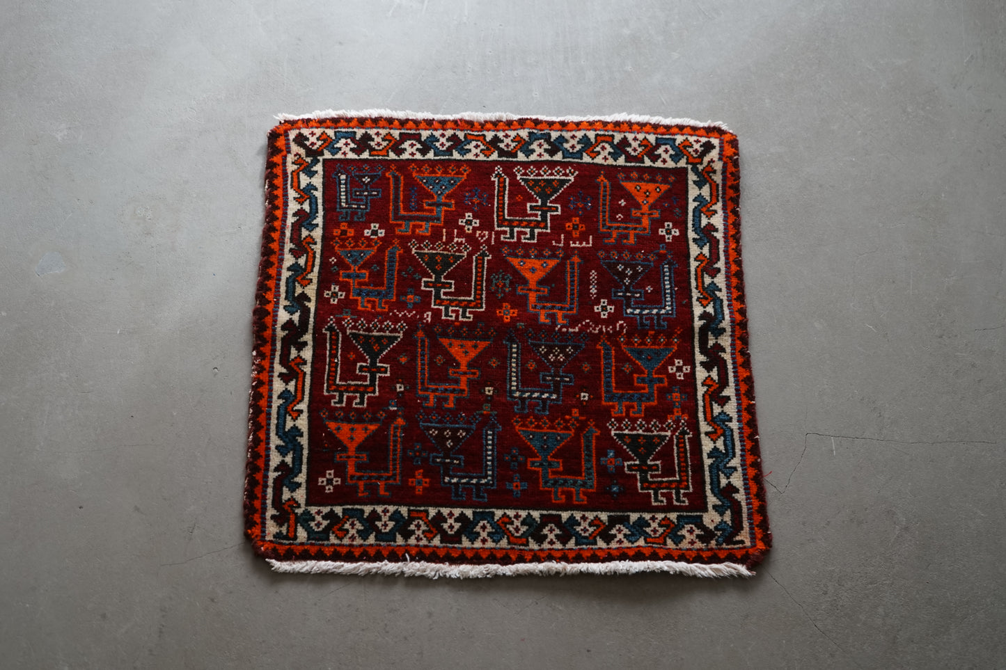 IRAN ANTIQUE SHIRAZ QASHQAI 1920年代 59 × 57 cm