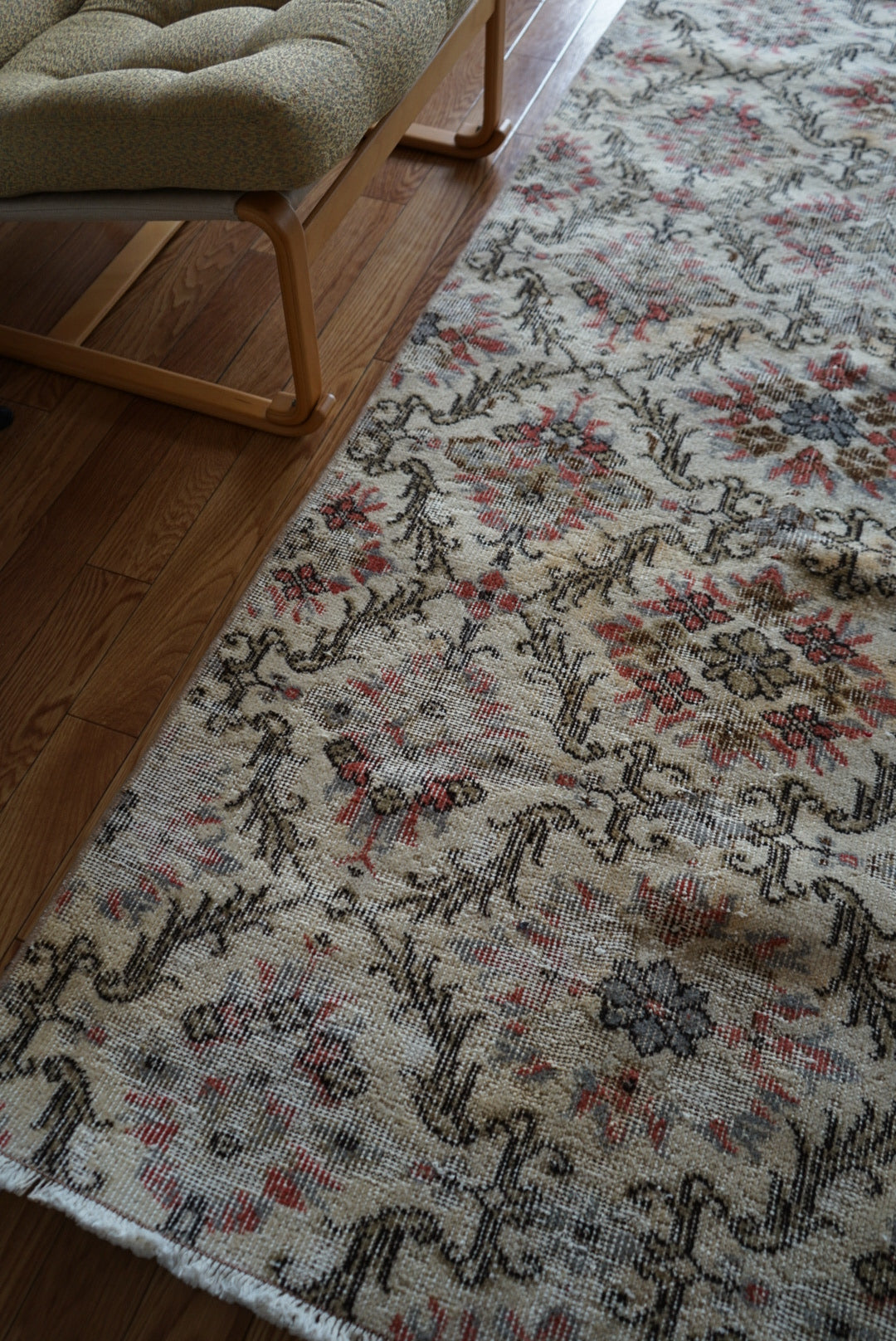 Türkiye Old Isparta Cream , Scarlet Color Flower 1970年代 194 × 95 cm No.TR25520 / 国内送料無料・羊毛手織り絨毯