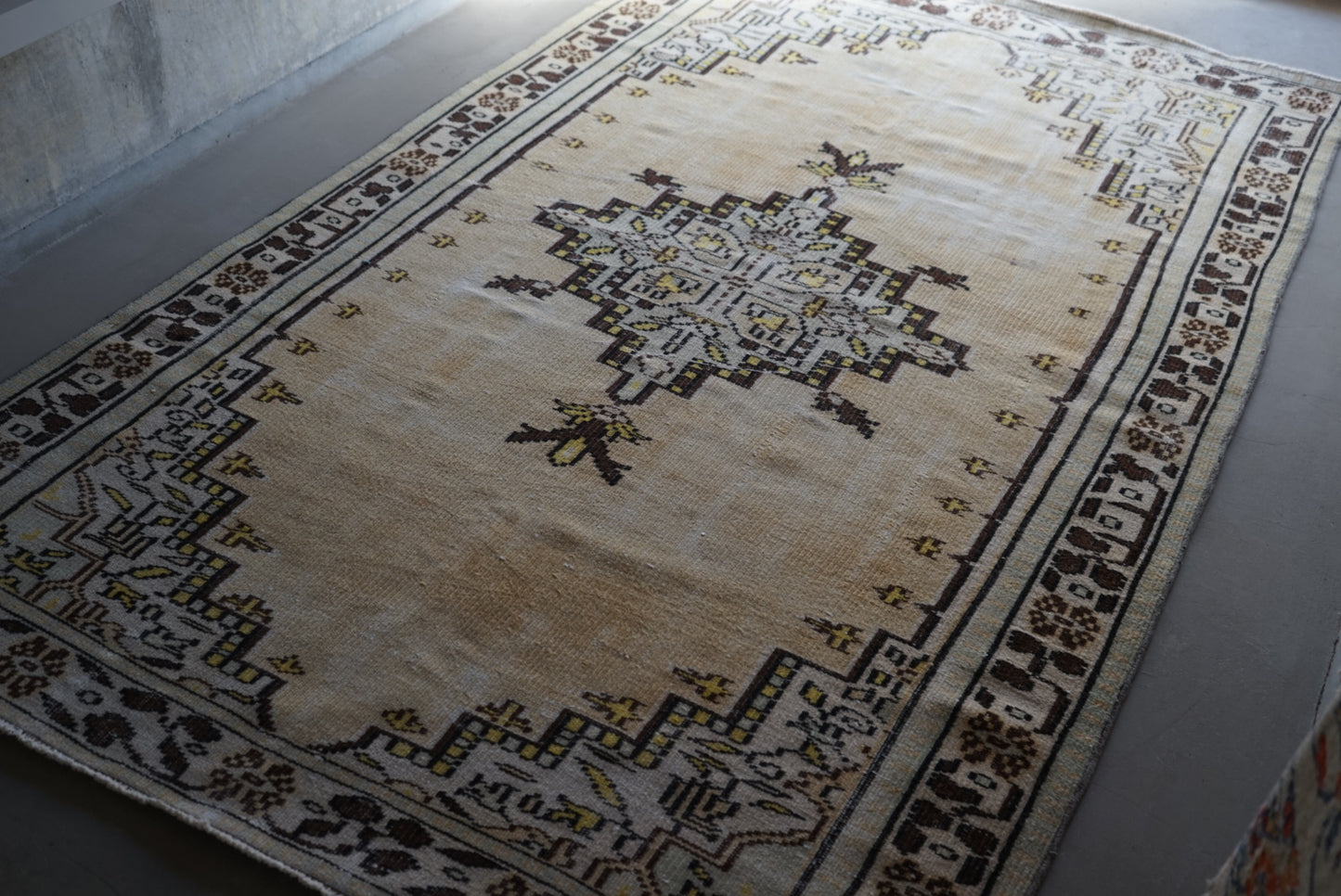 Türkiye Old Isparta Yellow Beige 1970年代 248 × 149 cm No.TR25229