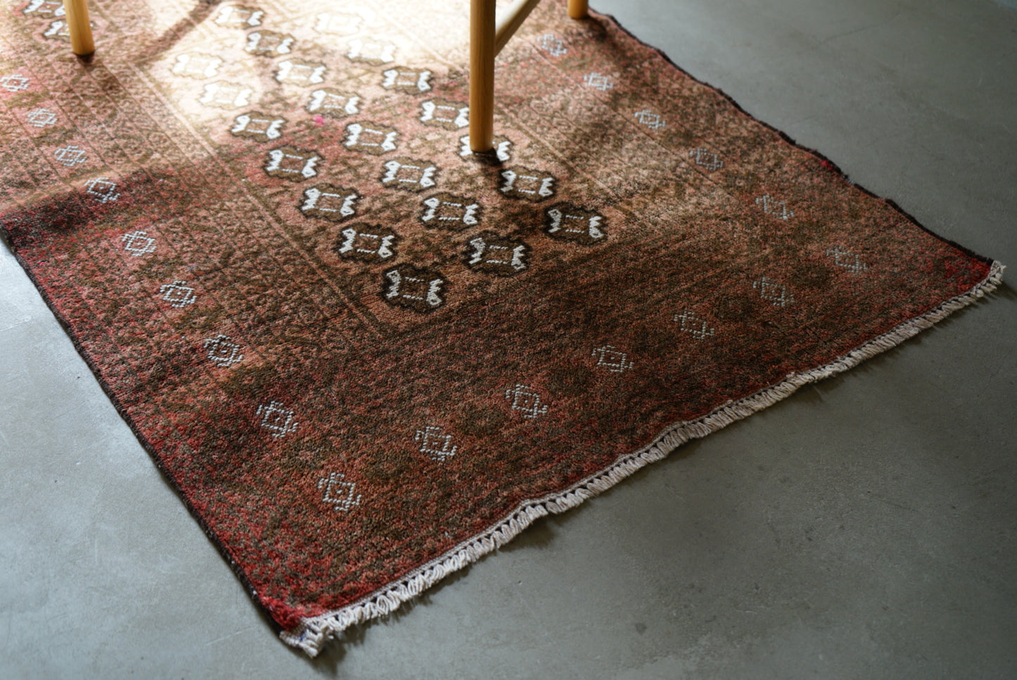 AFGHANISTAN OLD BALUCH PRAYER RUG 1970年代 138 × 88 cm