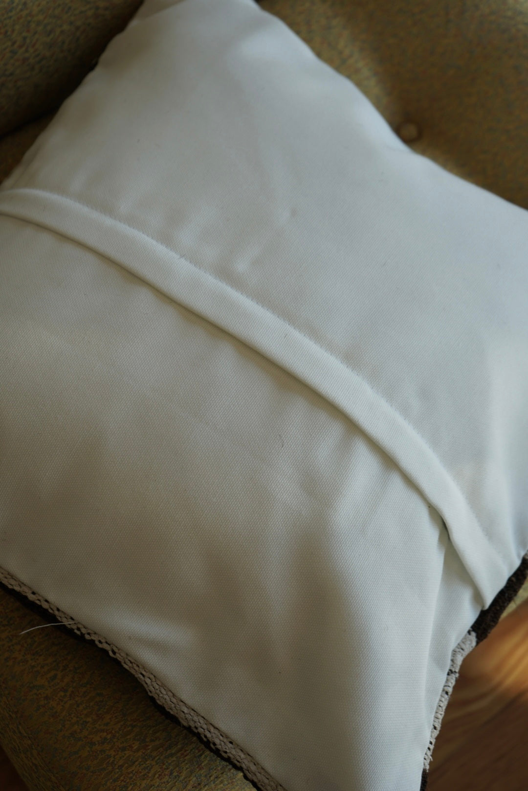 Türkiye Old Kilim Cushion Cover Brown , White Stripe Design 45 × 45 cm No.TR25554 / 送料無料・羊毛手織りキリム