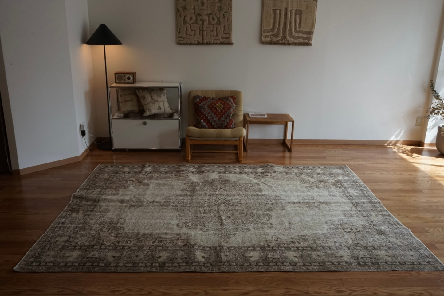 Türkiye Old Isparta Medallion Beige , Glay 1960年代 255.5 × 184 cm No.TR25491 / 国内送料無料