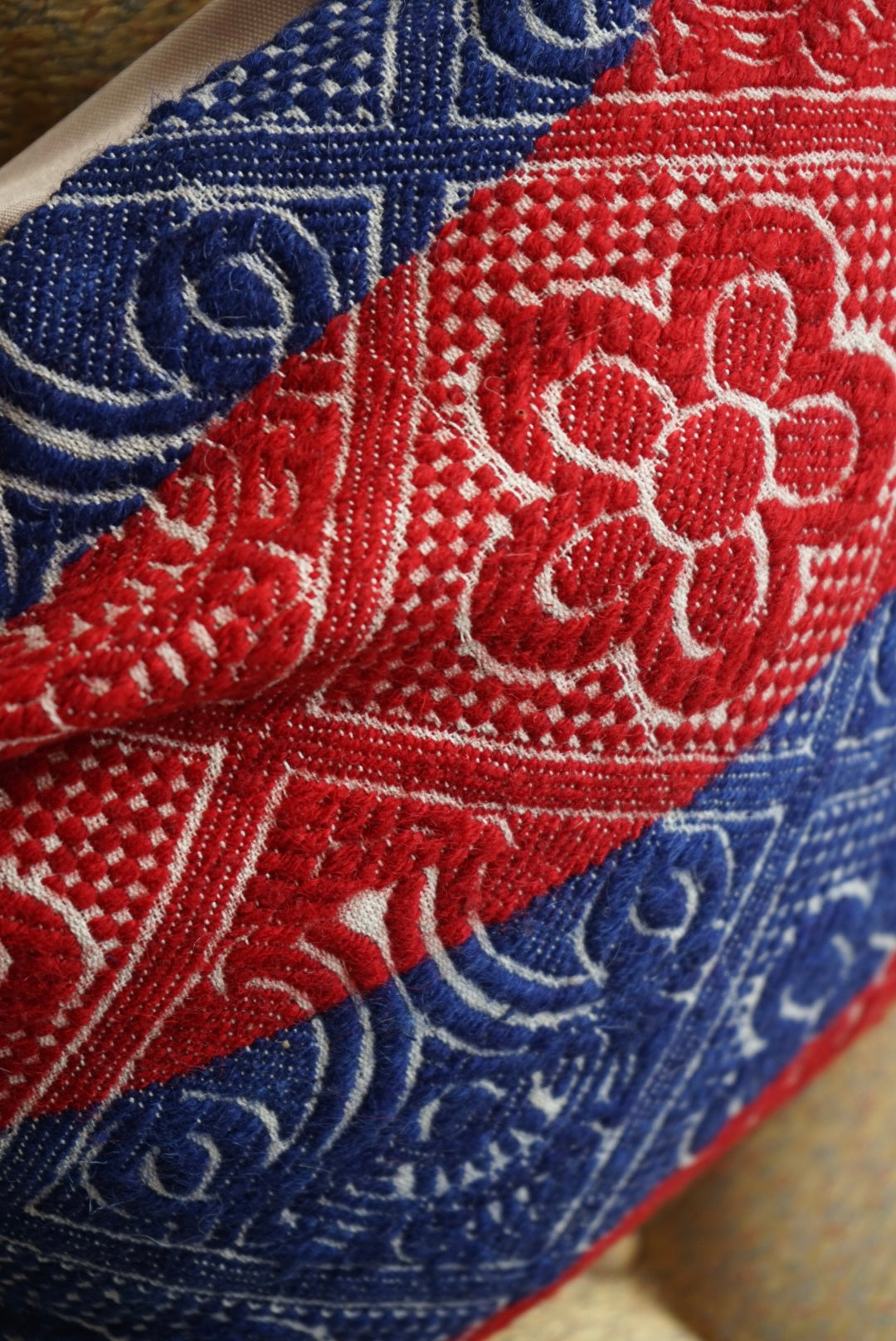 Türkiye Old Kilim Cushion Cover Bicolor Red , Blue Flower 40 × 40 cm No.TR25360