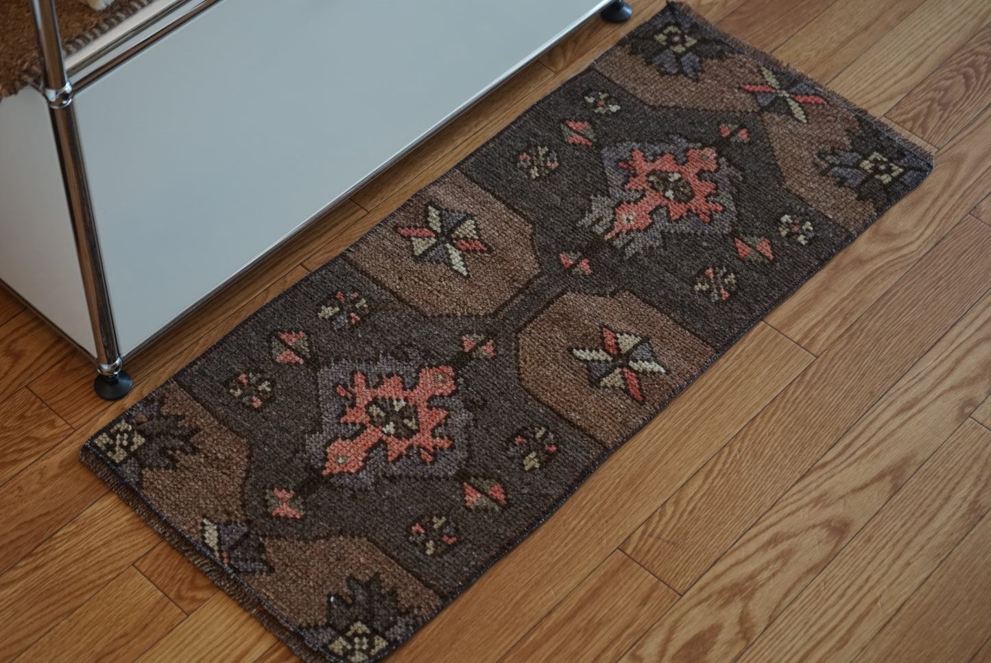 Türkiye Old Oushak Brown , Gray Medallion Runner 1970年代 80.5 × 50 cm No.TR25416