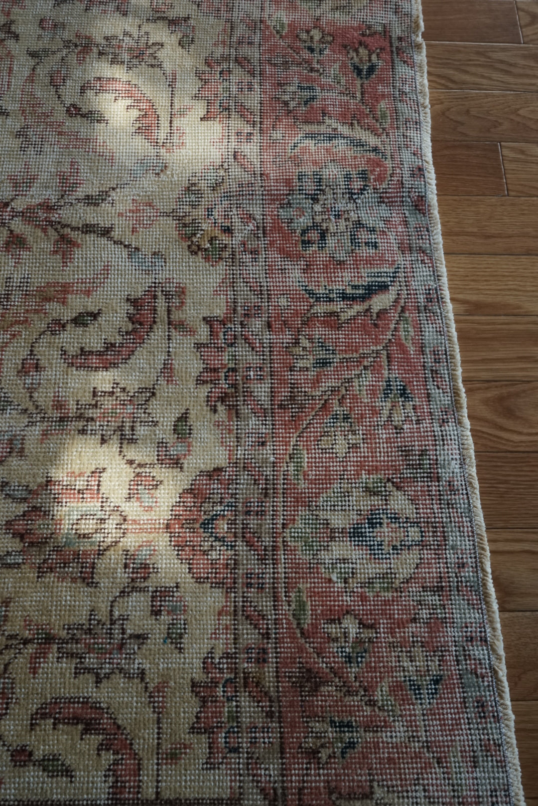 Türkiye Old Isparta Floral Pink , Beige 1970年代 250 × 154 cm No.TR25496 / 国内送料無料・羊毛手織り絨毯
