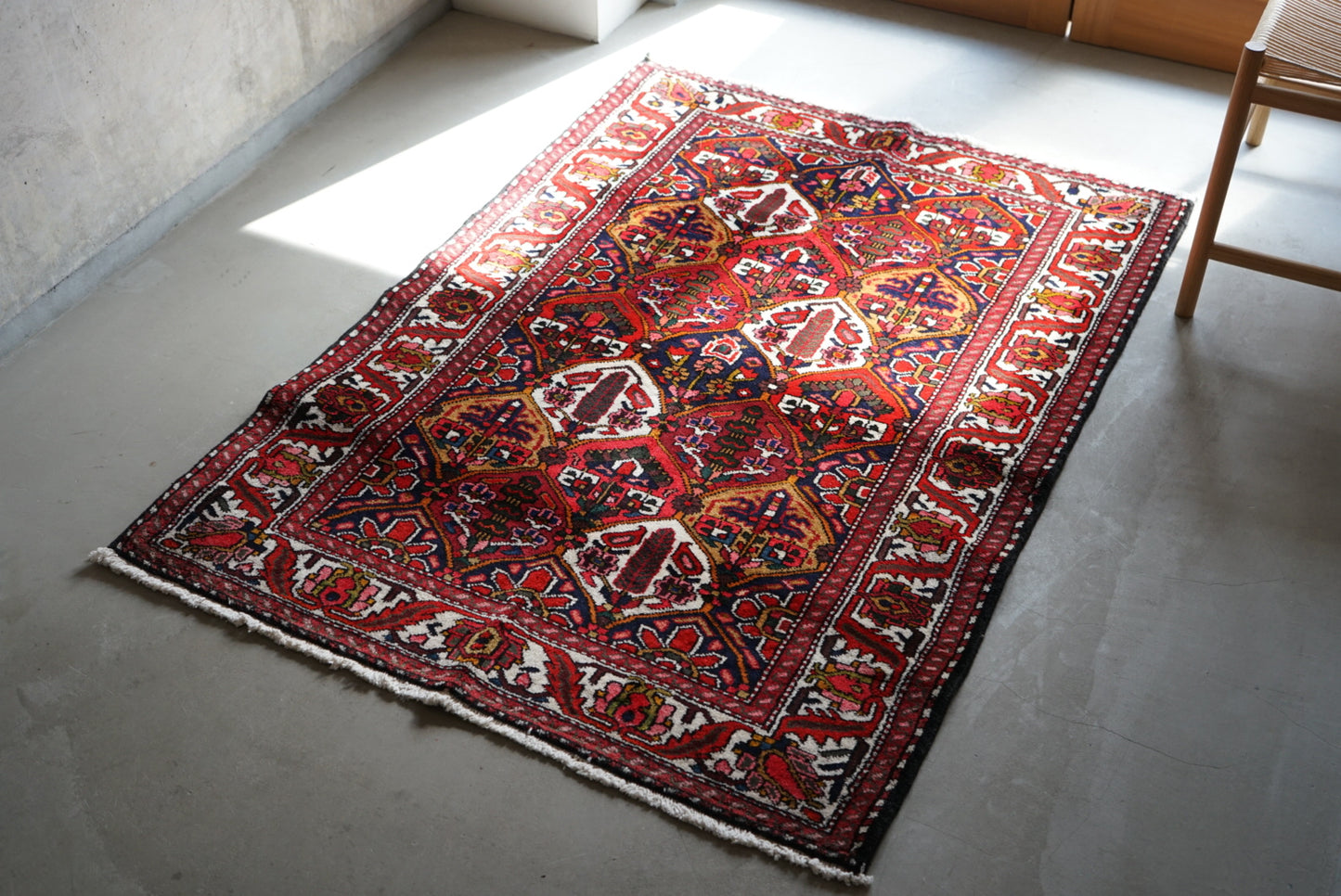 IRAN OLD BAKHTIARI 
SAMAVARI 1950年代 150 × 107 cm / 4'9 × 3'5" ft