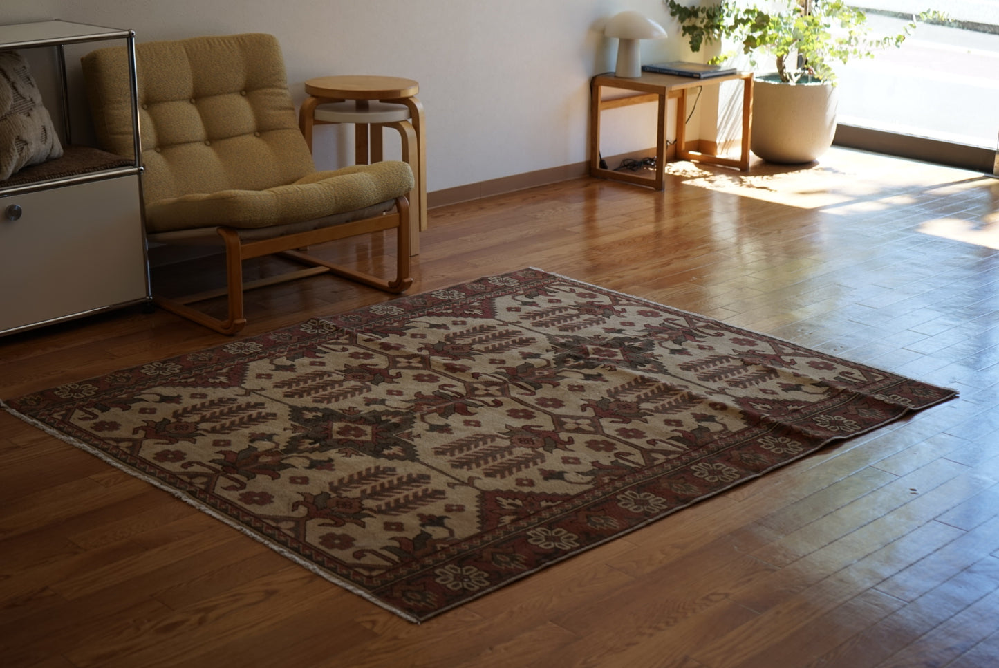 店頭販売 Türkiye Old Oushak Beige , Brown , Green 1970年代 164.5 × 143.5 cm No.TR25429