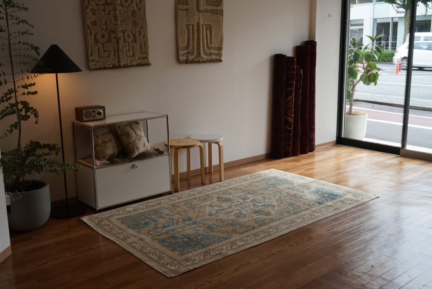 Türkiye Old Oushak Beige , Blue , Medallion 1960年代 227 × 132cm No.TR25454