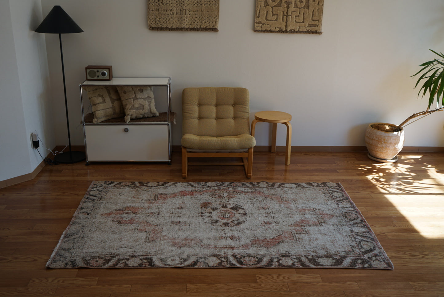 Türkiye Old Isparta Brown, CoralPink 1970年代 199 × 123 cm No.TR25277