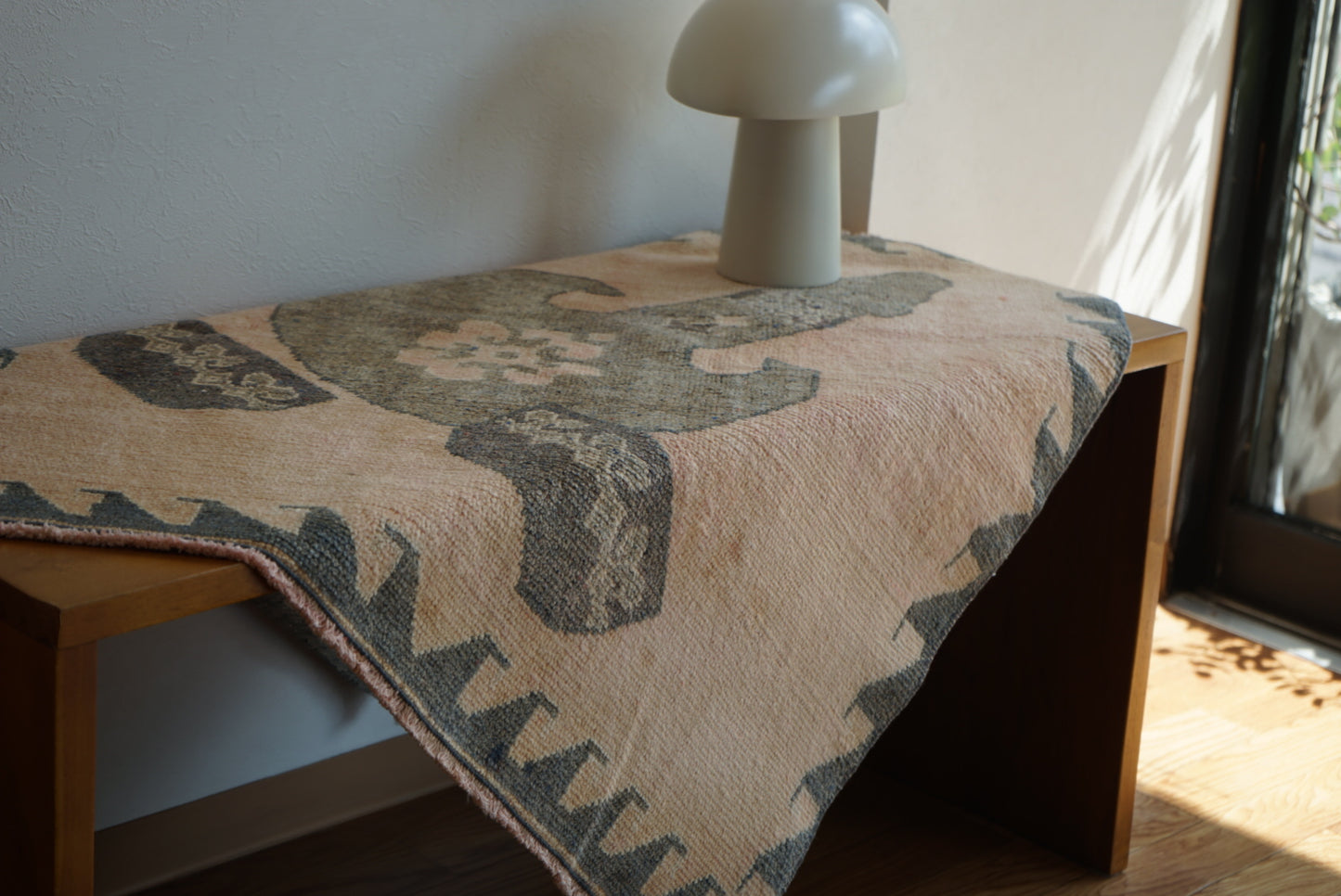Türkiye Old Oushak Pink , Navy Key Motief 1970年代  84 × 81 cm No.TR25412