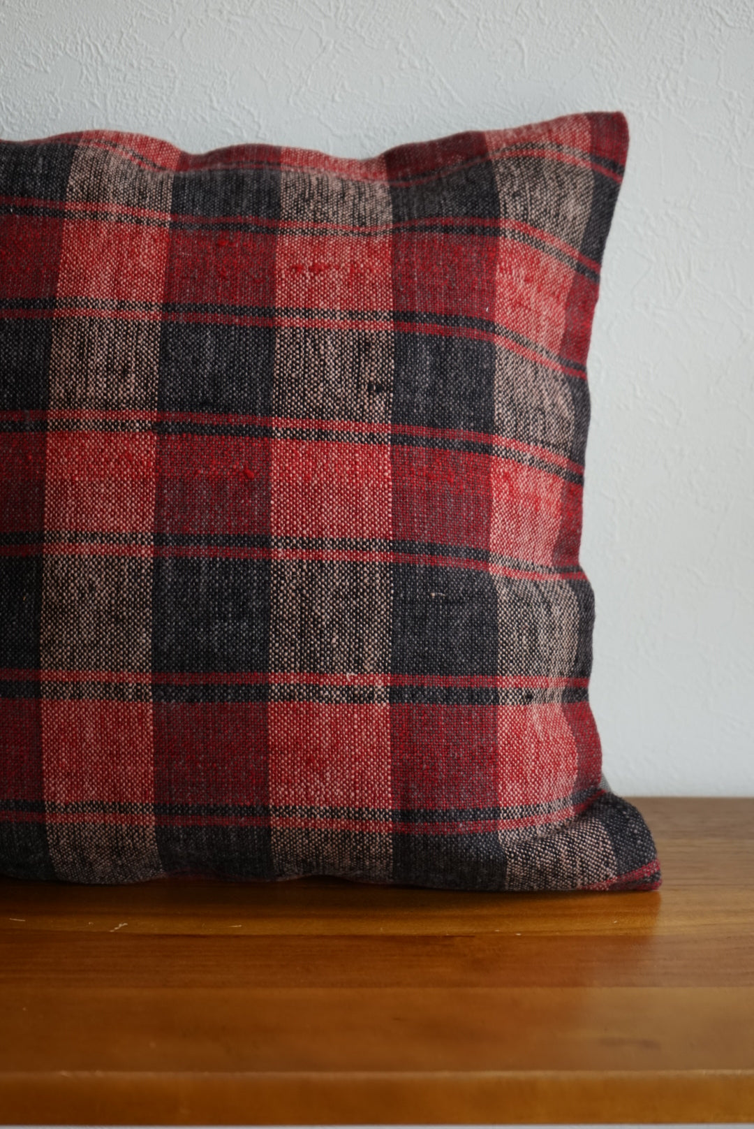 Türkiye Old Kilim Cushion Cover Red , Black Checker Design 45 × 45 cm No.TR25534 / 送料無料・羊毛手織りキリム