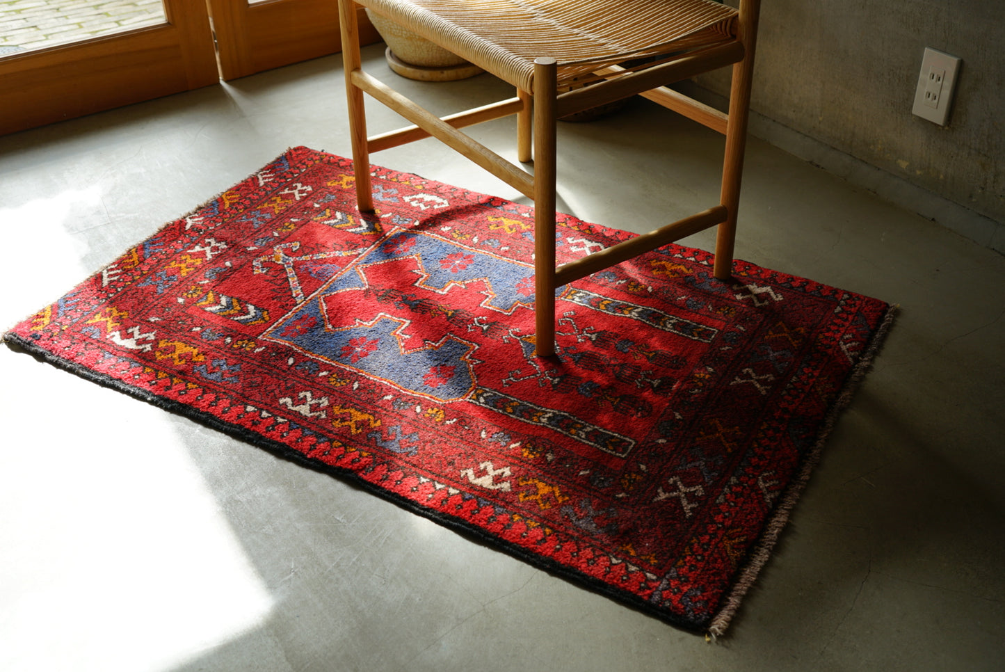 AFGHANISTAN VINTAGE TURKMEN PRAYER RUG 1980年代 124 × 76 cm