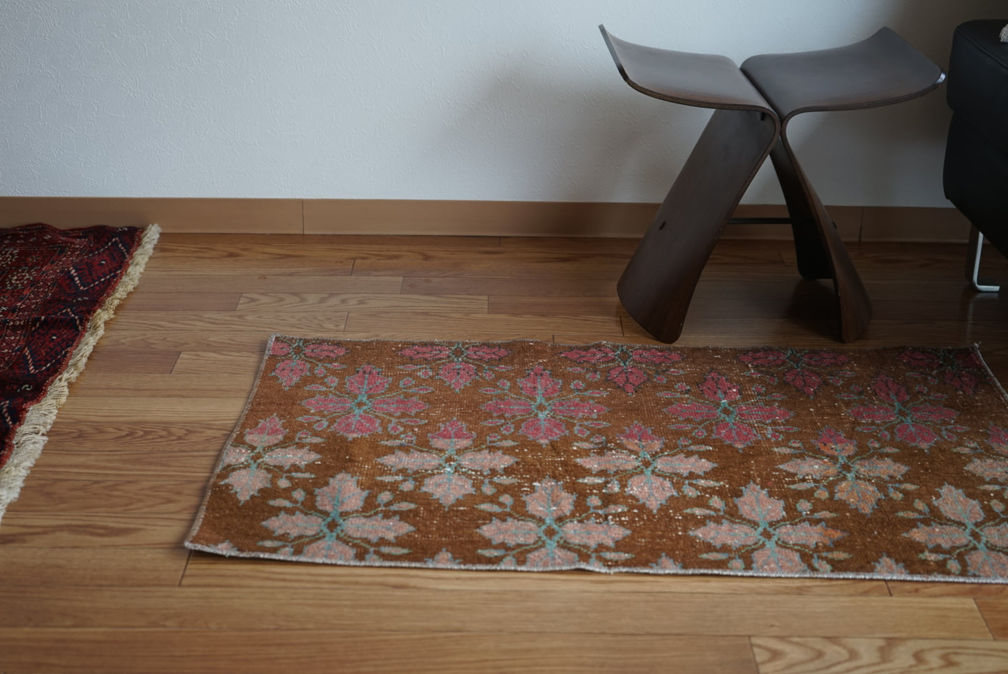 Türkiye Old Oushak Brown , Pink Flower 1960年代 96.5 × 60 cm No.TR25386