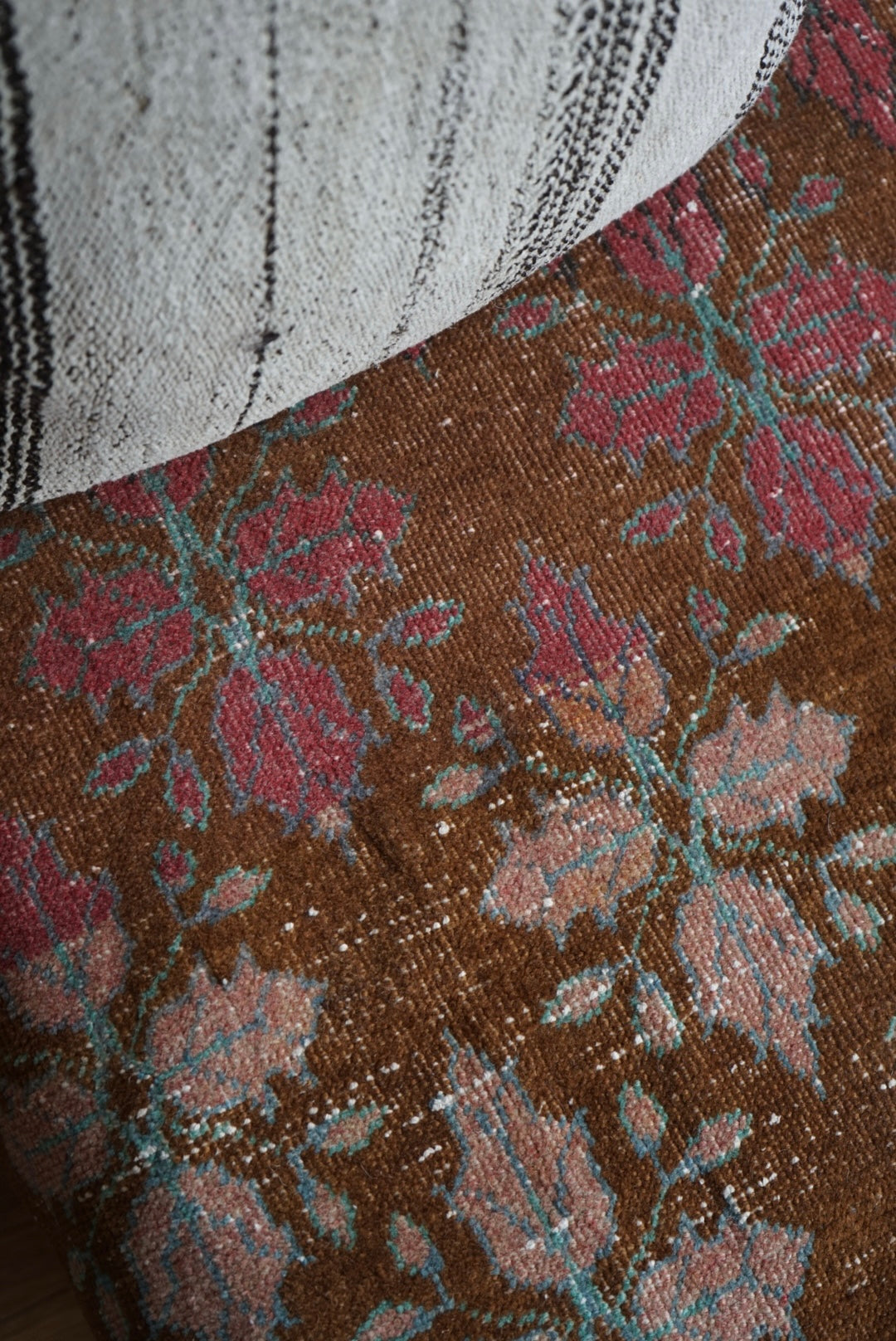 Türkiye Old Oushak Brown , Pink Flower 1960年代 96.5 × 60 cm No.TR25386