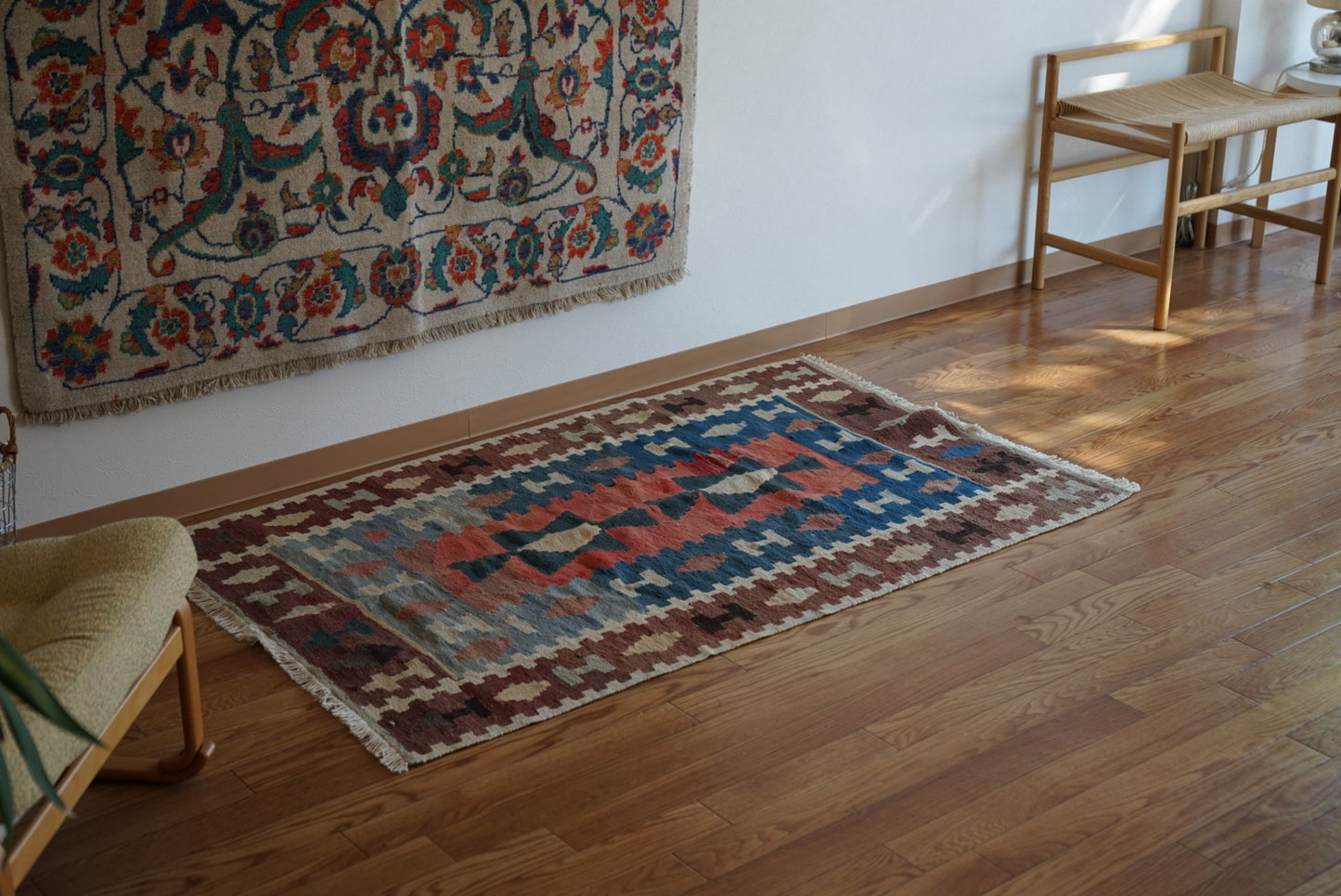 Türkiye Old Kilim Anatoria Tribal Design Blue , Brown , Red 1980年代 145 × 92.5 cm No.TR25549 / 国内送料無料・羊毛手織りキリム