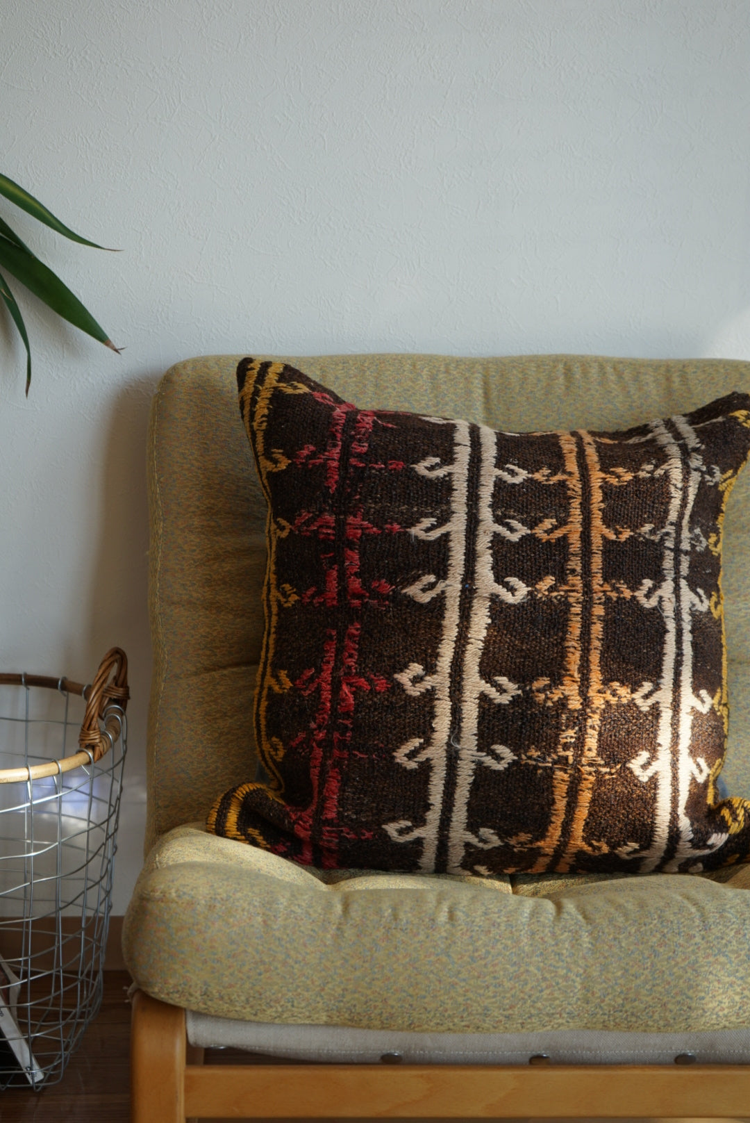 Türkiye Old Kilim Cushion Cover Brown Tribal Design 50 × 50 cm No.TR25555 / 送料無料・羊毛手織りキリム