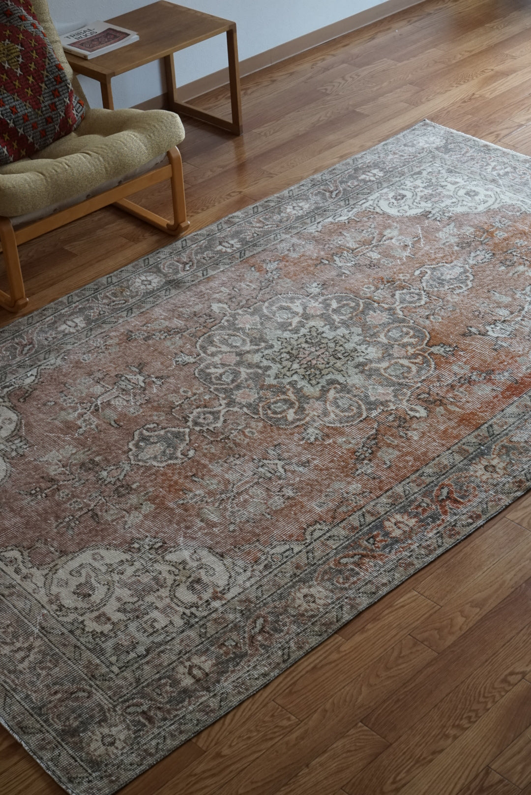 Türkiye Old Isparta Medallion Orange , Glay 1960年代 244 × 138.5 cm No.TR25478 / 国内送料無料・羊毛手織り絨毯