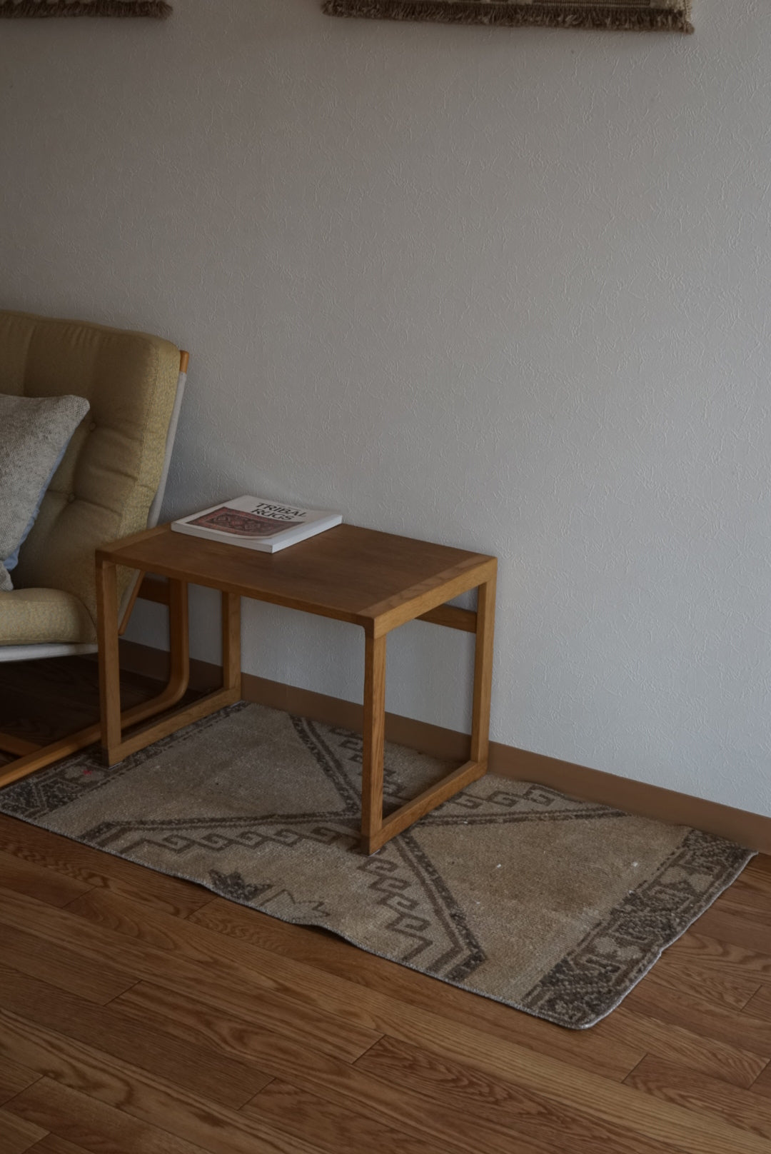 Türkiye Old Oushak Beige 1970年代 105.5 × 57 cm No.TR25513 / 国内送料無料・羊毛手織り絨毯